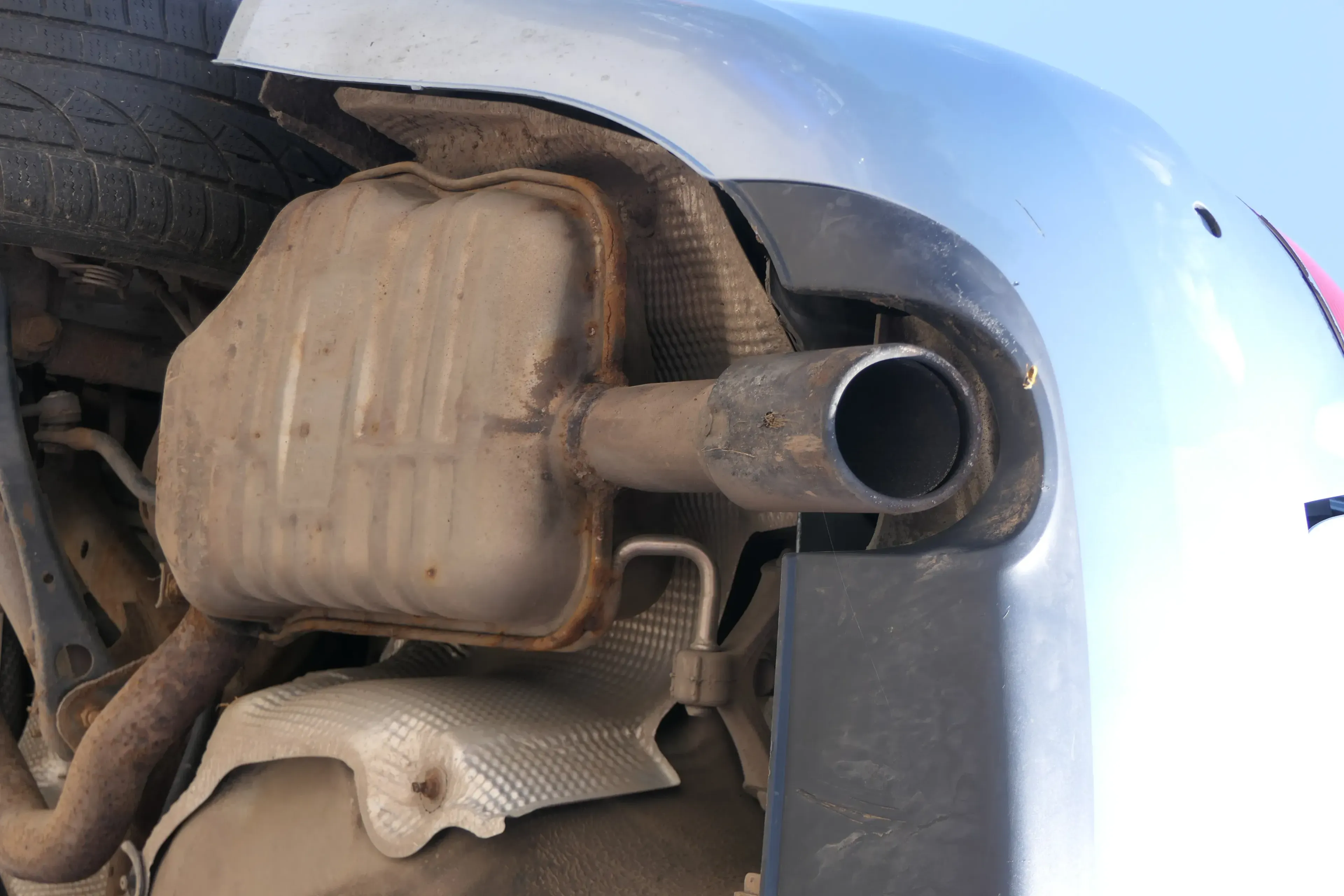 Audi A4 8E B7 Auspuff Endschalldämpfer Endtopf ALT Benziner - Bild 1