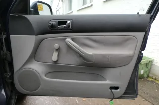 1x Golf 4 Bora Türverkleidung Verkleidung Tür vorne rechts 4/5-Türer grau - Bild 1
