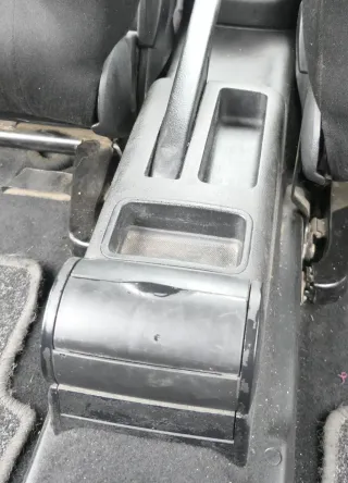 VW Golf 4 Bora Mitteltunnel Aschenbecher hinten Verkleidung schwarz - Bild 1