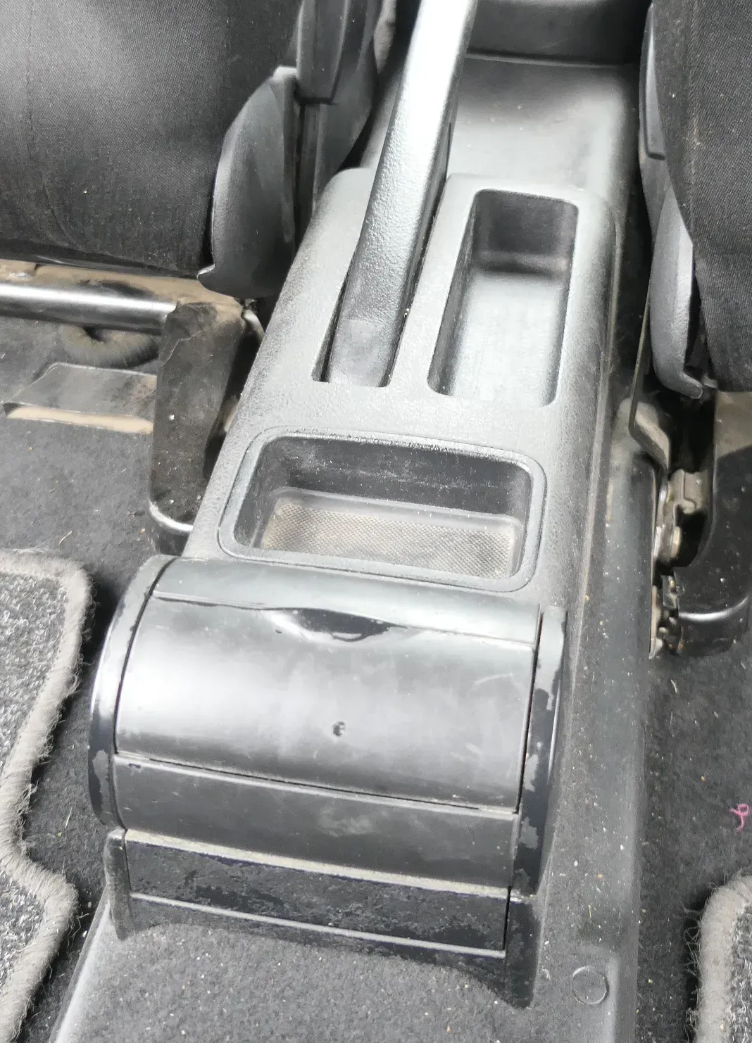 VW Golf 4 Bora Mitteltunnel Aschenbecher hinten Verkleidung schwarz - Bild 1