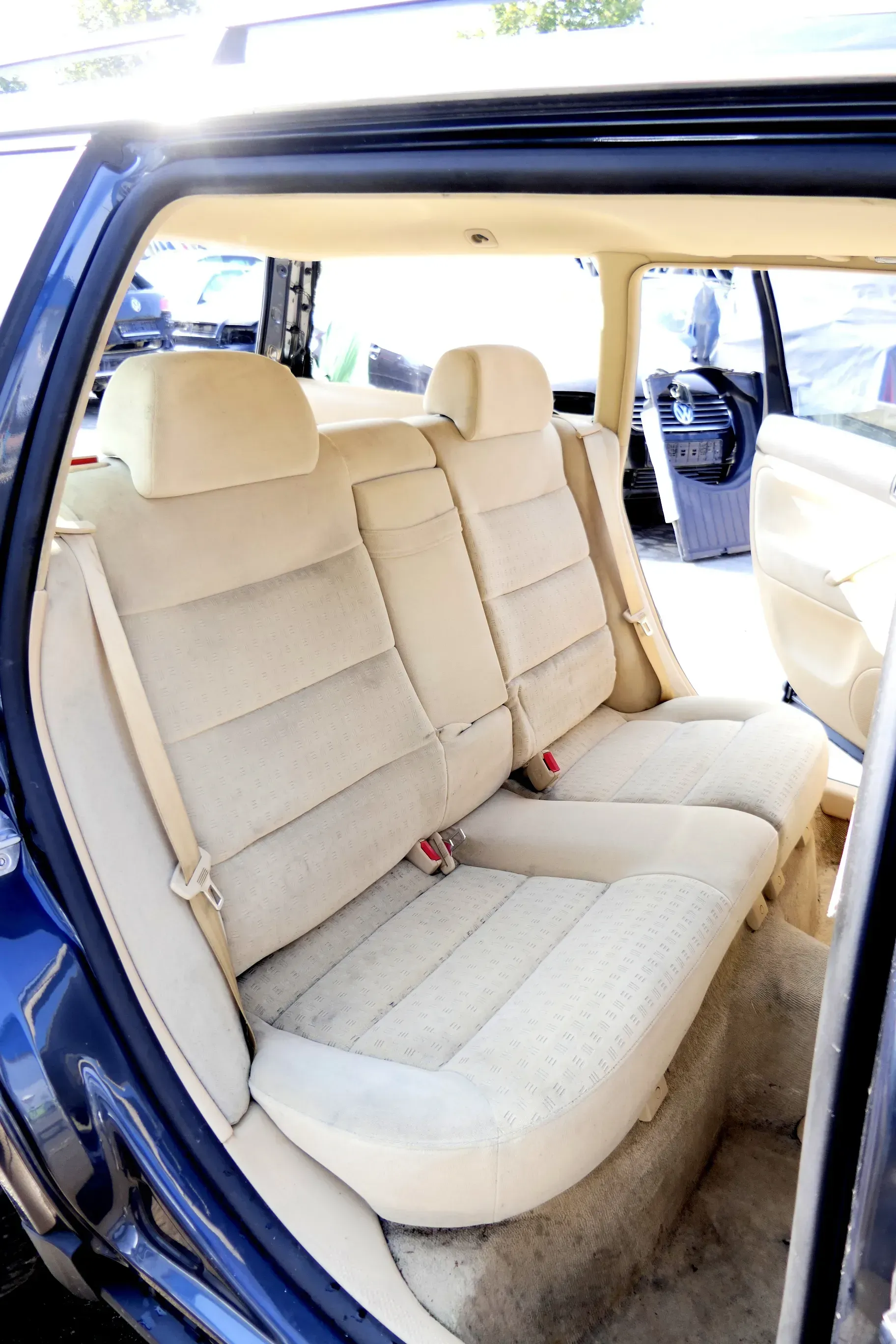 VW Passat 3B 3BG Kombi Variant Sitz Rückbank Rücksitzbank ohneKopfstützen beige - Bild 1