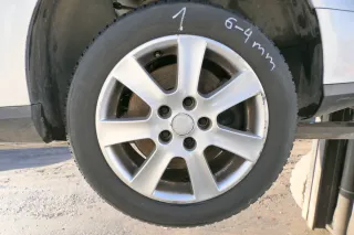 Passat 3C Golf Reifen Winterreifen 205/55 R16 91T Alufelgen Felgen 5-6mm Borbet - Bild 1
