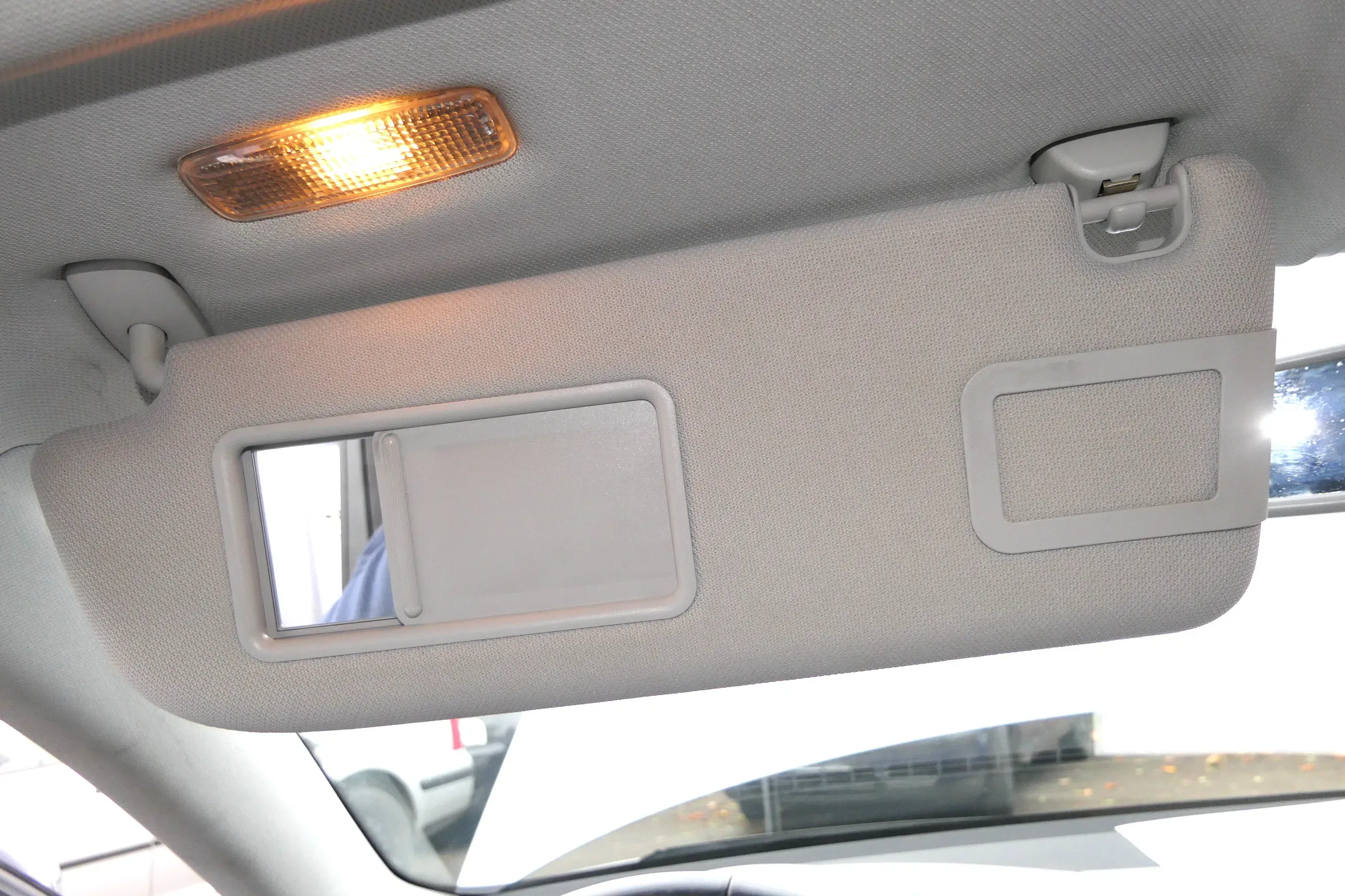 Audi A6 4F Sonnenblenden Sonnenblende grau links 4F0857551P - Bild 1