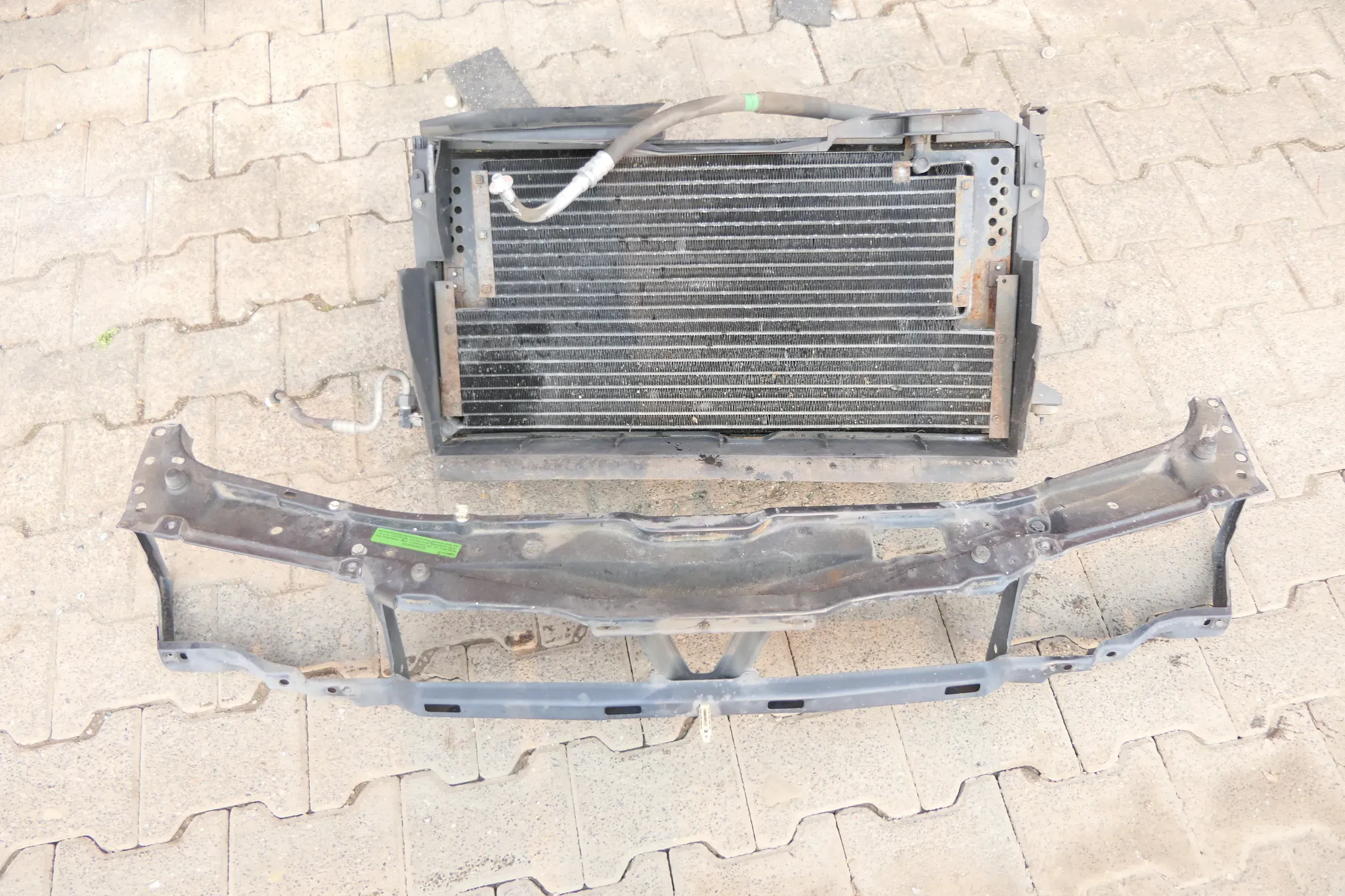VW Passat 35i 3A Schloßträger Kühler Kondensator Aufnahme - Bild 1