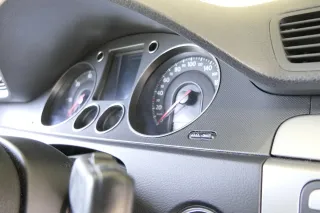 Passat 3C Mittelkonsole Verkleidung Radio Klappe Abdeckung Dekor silber/schwarz - Bild 8