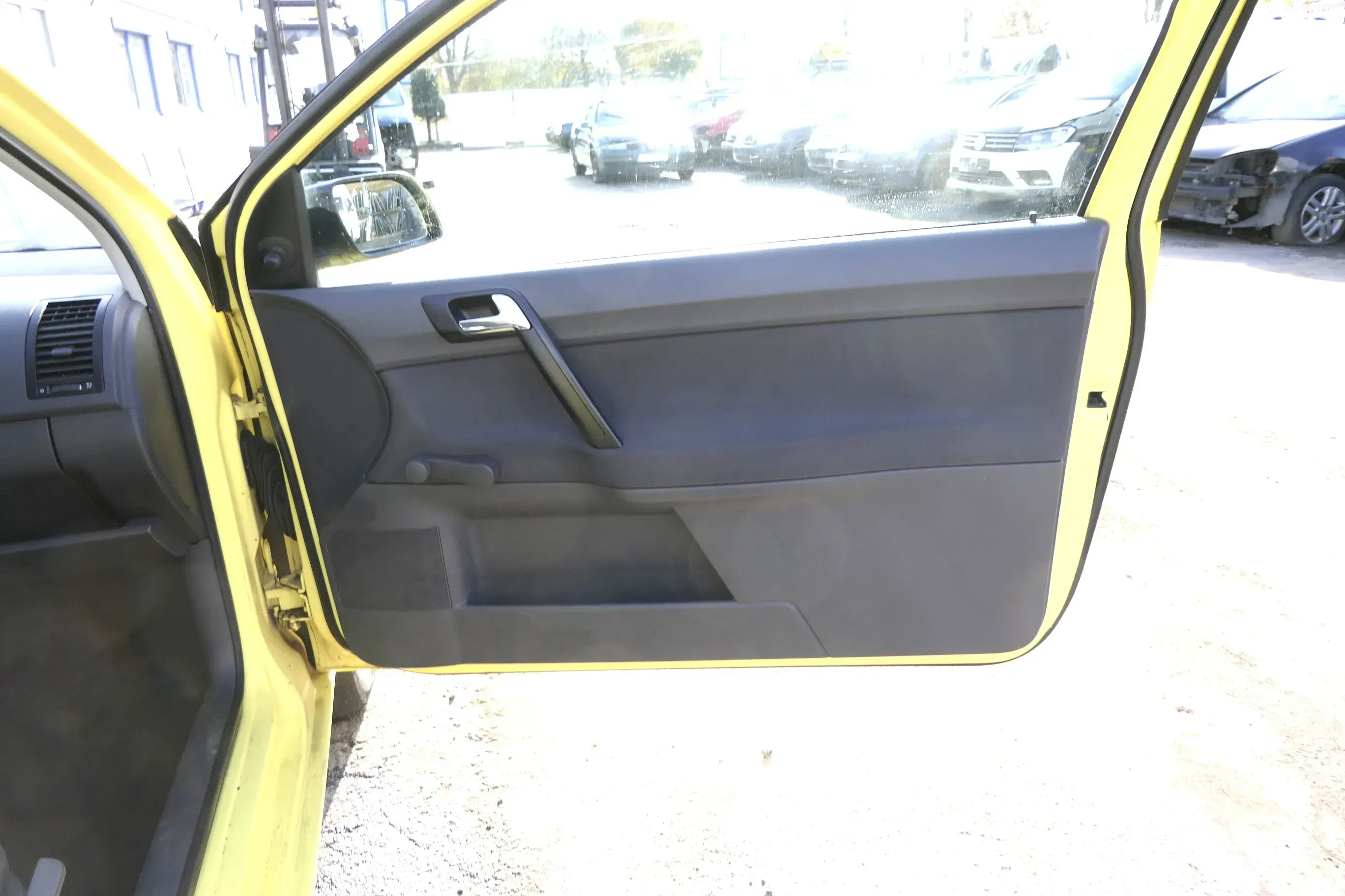 1x VW Polo 9N Türverkleidung Verkleidung Tür vorne rechts 2/3-Türer - Bild 1