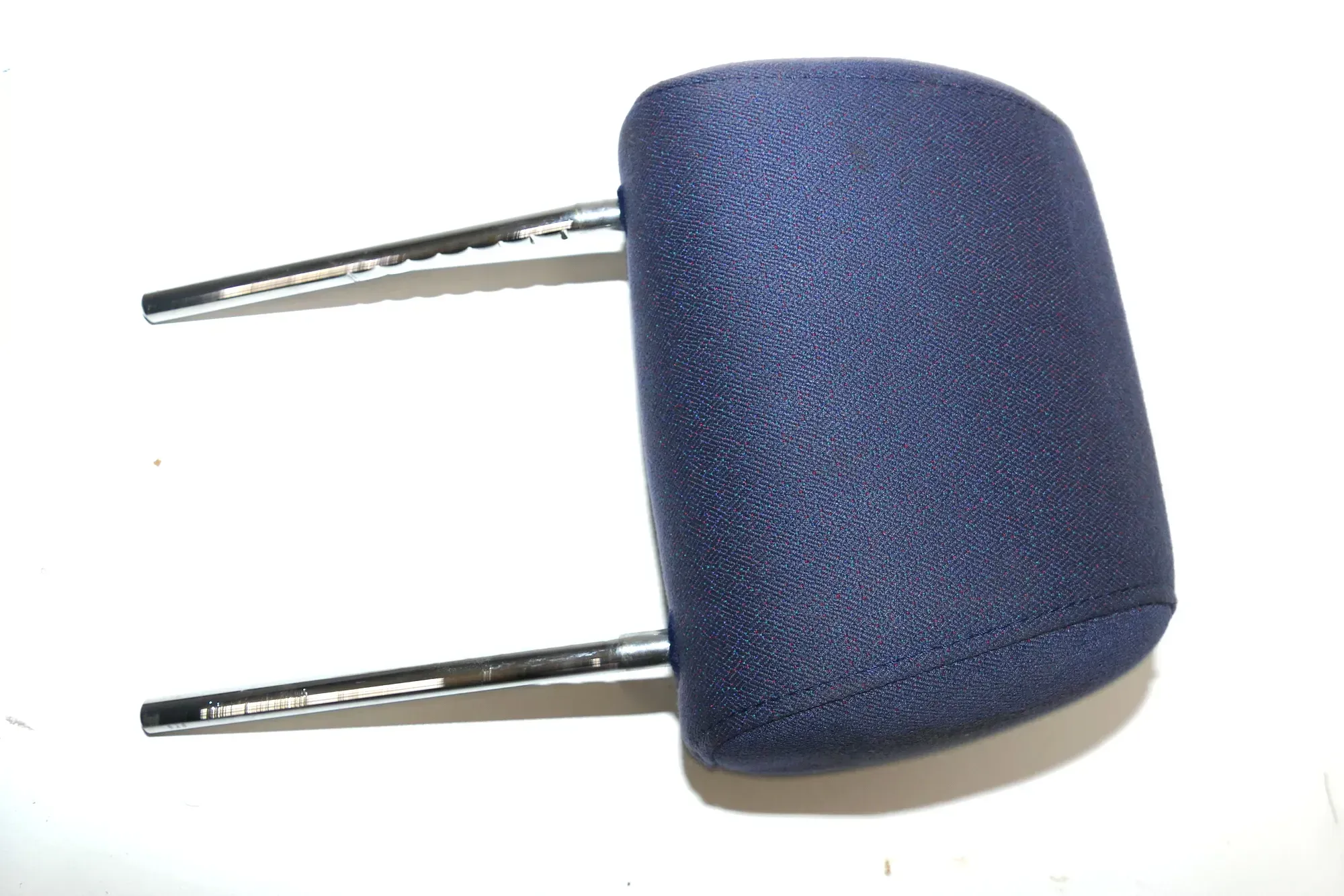 Audi A4 B5 A6 4B Kopfstütze hinten oder vorne rechts/links blau (royalblau?) - Bild 1