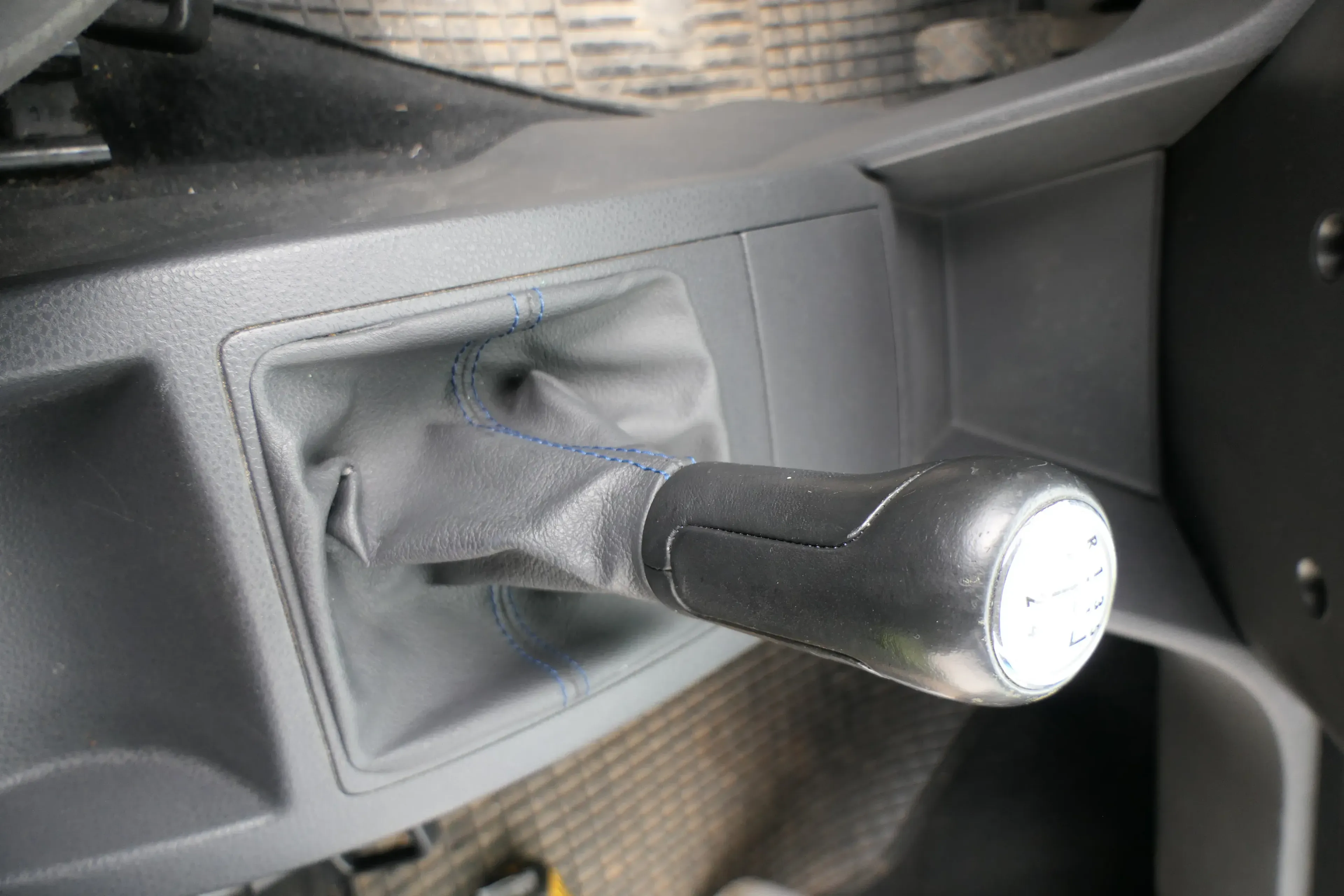VW Polo 9N 9N3 Schaltknauf Schaltsack Schaltung 6Q1711113G Leder schwarz - Bild 1
