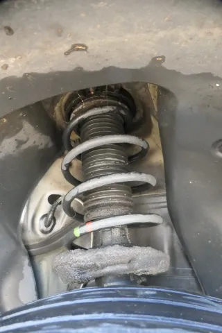 VW Tiguan Passat 3C Federbein Feder Stoßdämpfer vorne links/rechts 5N0413031K - Bild 1