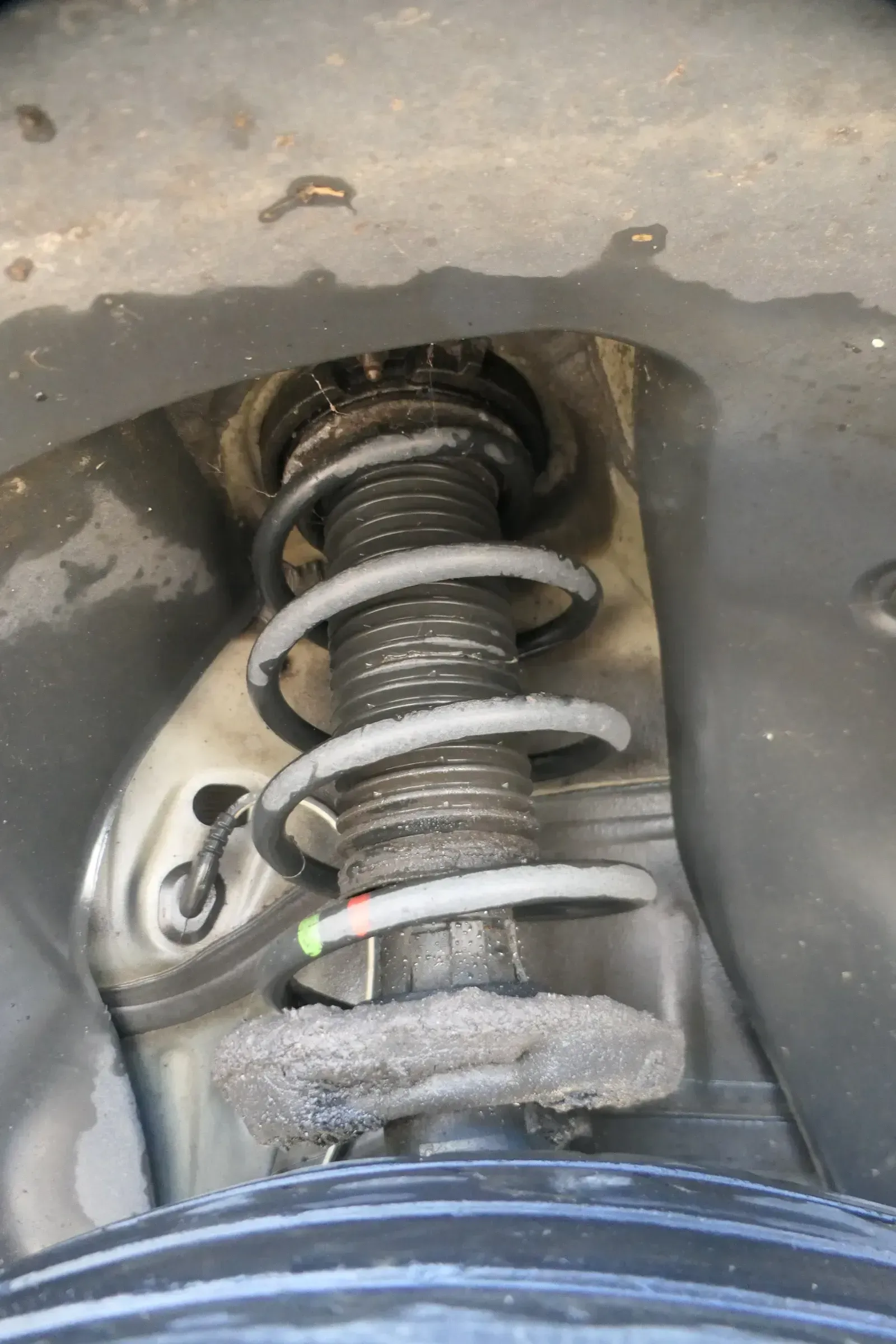 VW Tiguan Passat 3C Federbein Feder Stoßdämpfer vorne links/rechts 5N0413031K - Bild 1