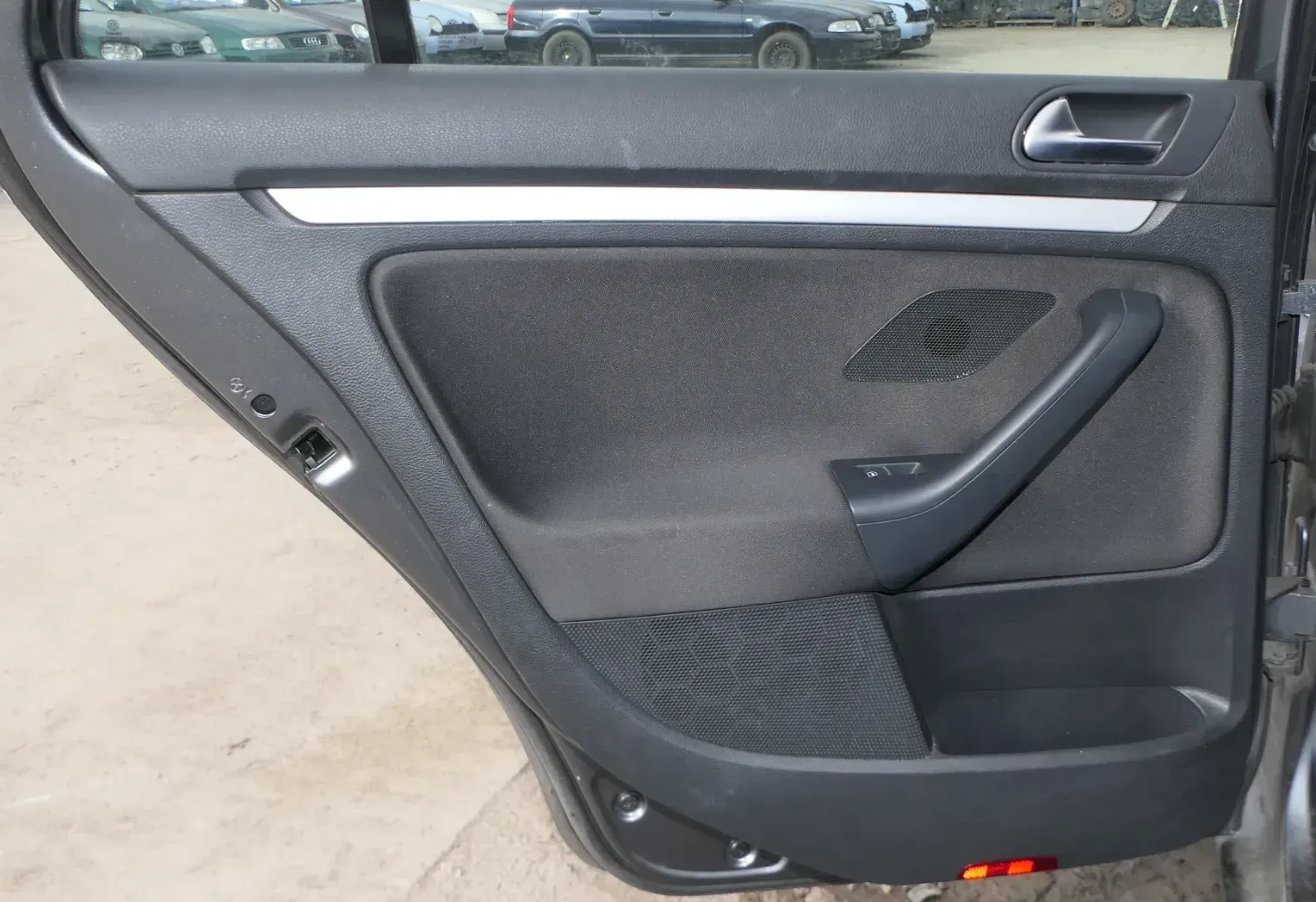 1x VW Golf Variant Kombi AJ5 Türverkleidung Verkleidung Tür hinten links schwarz - Bild 1