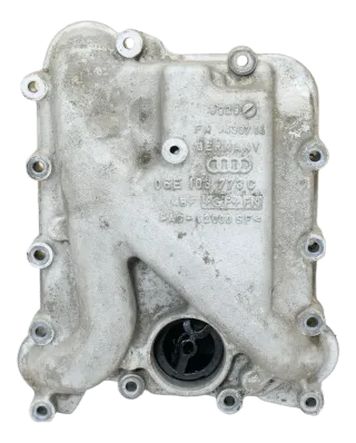 Audi A4 8E B6 Entlüftung am Zylinderblock Kurbelgehäuse 06E103772C ## - Bild 1