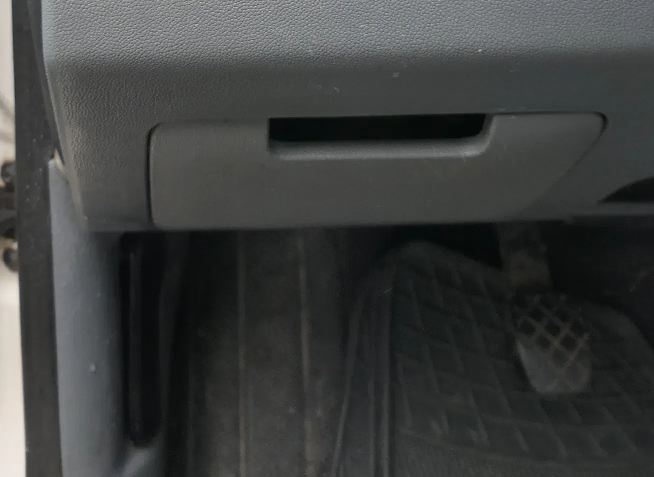 Skoda Fabia 6Y Deckel Klappe Deckel Handschuhfach LINKS grau - Bild 1