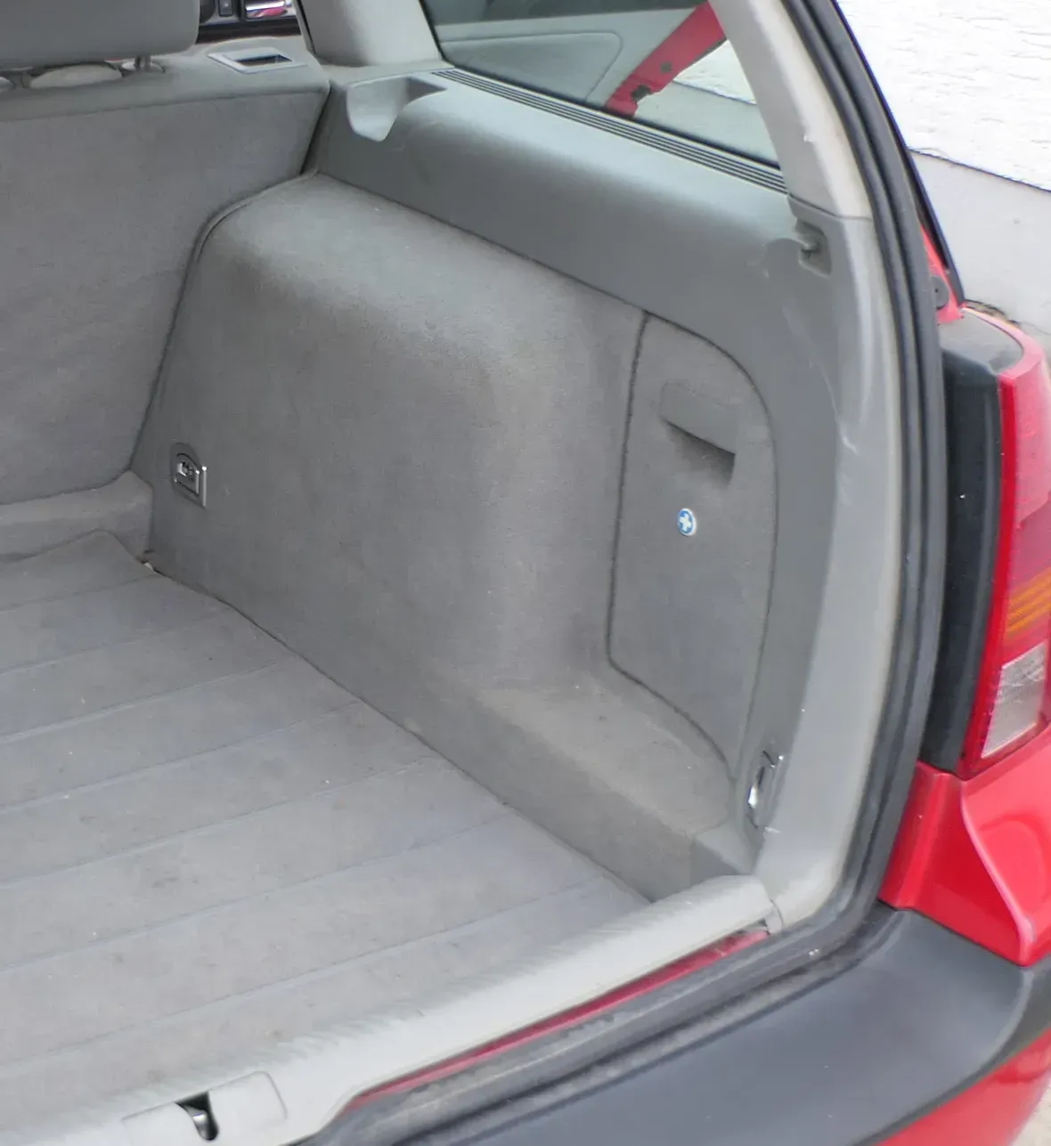 VW Golf 4 Variant Abdeckung Verkleidung Kofferraum hinten rechts 1J9867424T grau - Bild 1