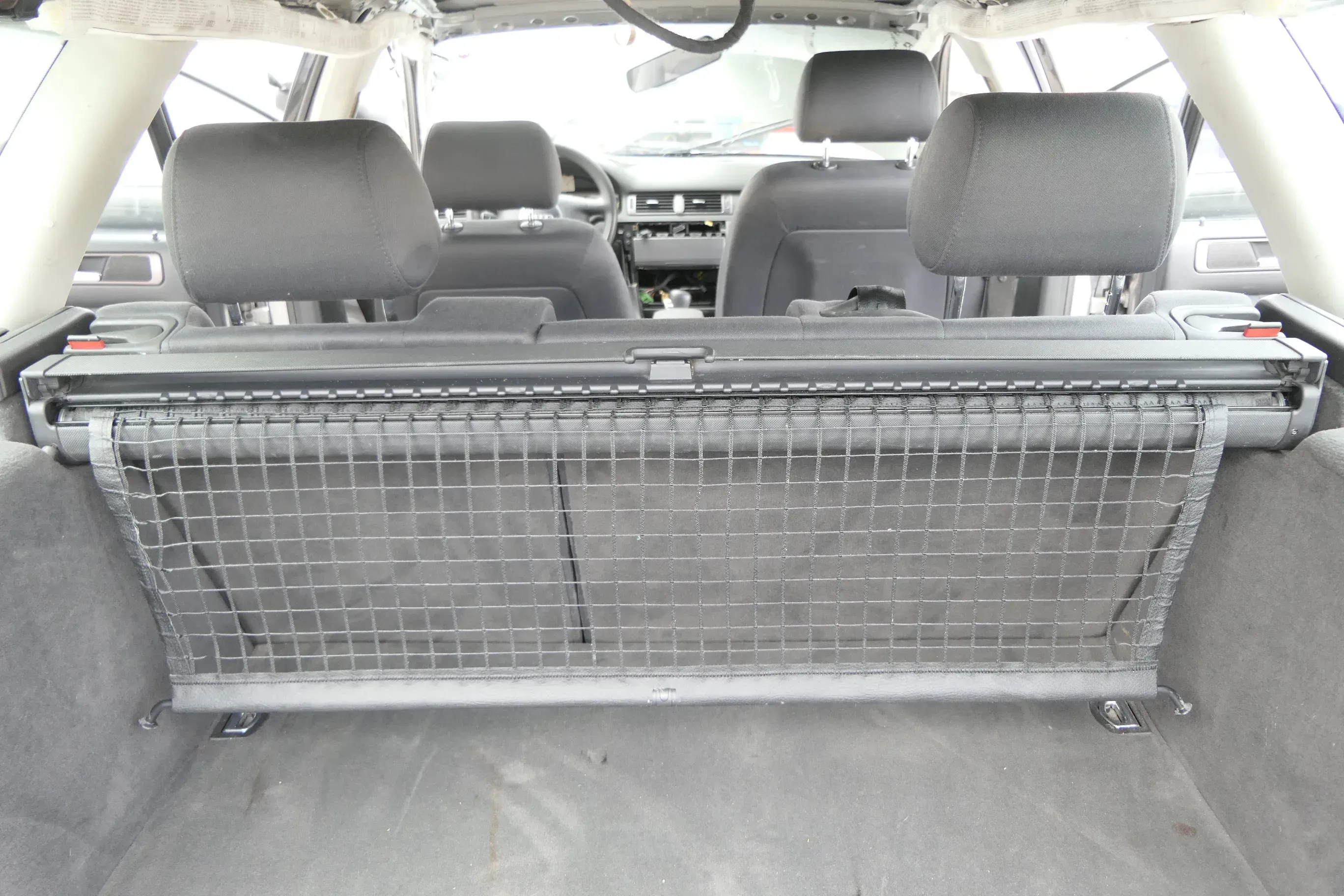 A6 4B Avan Kombi Variant Hundegitter Gitter Trennetz Hundenetz 4B9861691B schwar - Bild 1