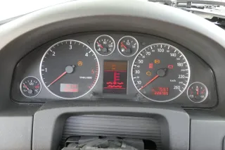 Audi A6 4B Tacho Tachometer Kombiinstrument 228.000km 4B0920933G 2,5 TDI - Bild 1