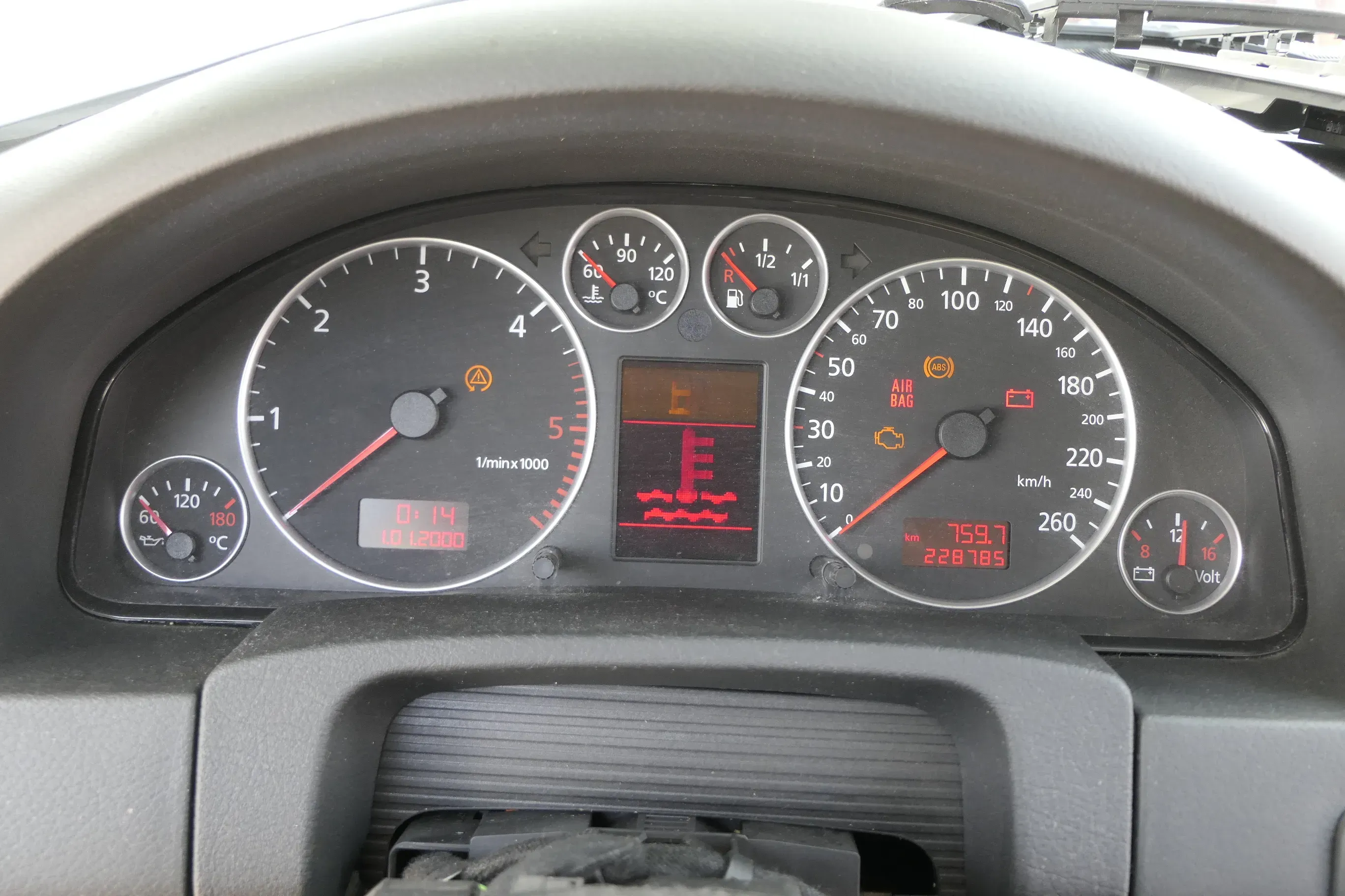 Audi A6 4B Tacho Tachometer Kombiinstrument 228.000km 4B0920933G 2,5 TDI - Bild 1