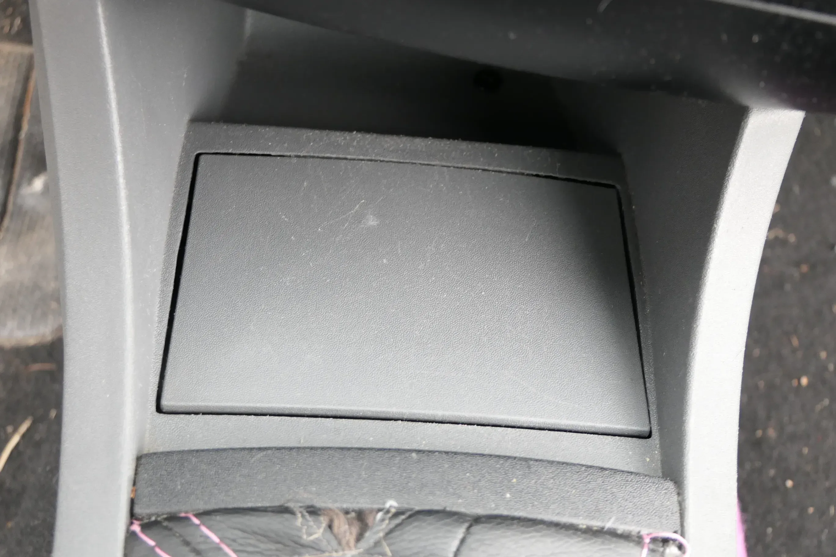 Seat Ibiza 6L Aschenbecher Zigarettenanzünder vorne - Bild 1