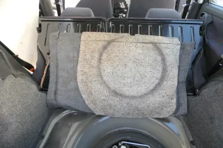 VW Polo 6N Kofferraumteppich Teppich Kofferraum hinten schwarz - Bild 2