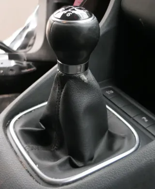 VW Golf 6 Schaltknauf Schaltsack Schaltung Schaltknüppel original 6-Gang Leder - Bild 1