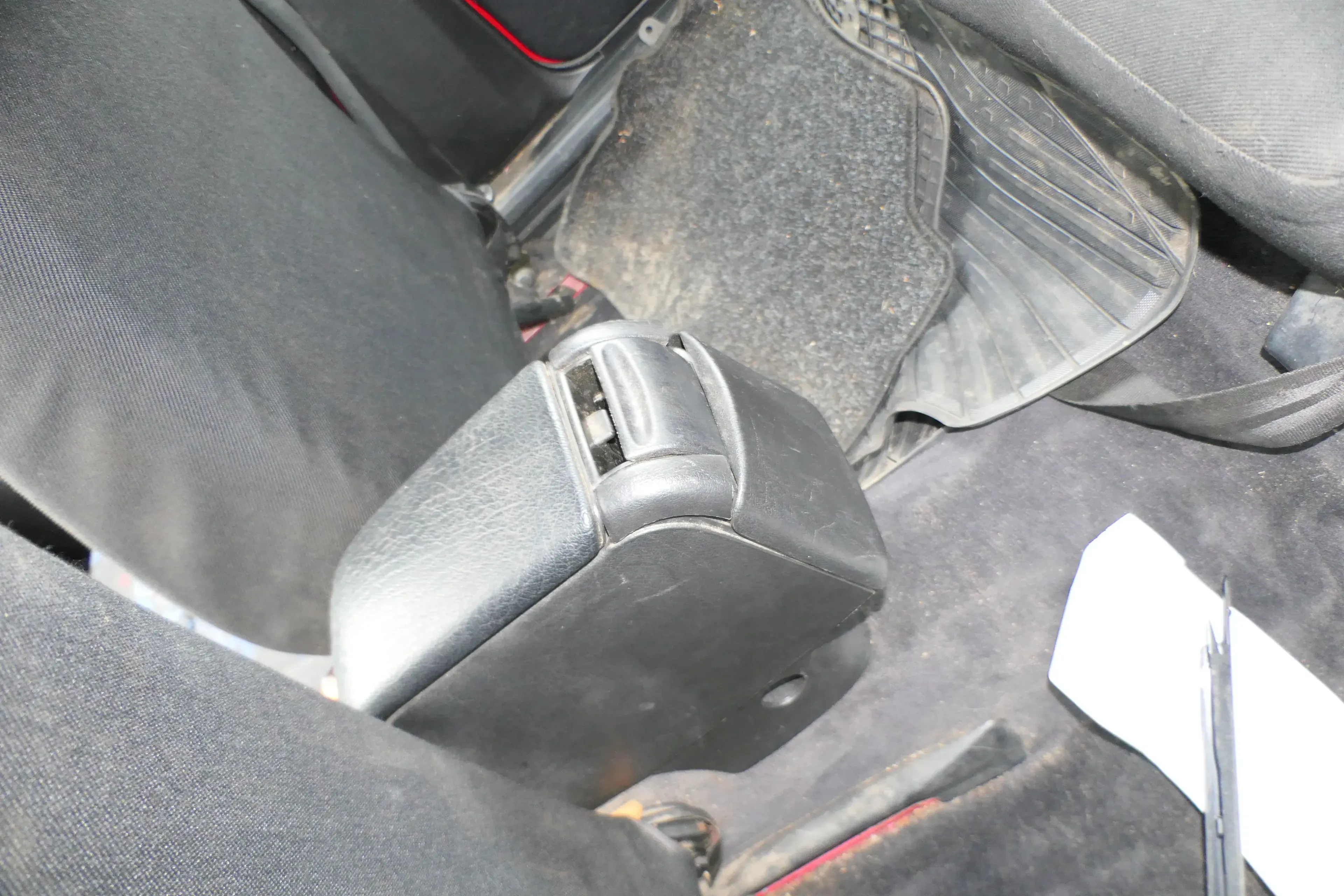 VW Passat 3A 35i Mittelarmlehne Armlehne Lehne Mitte Original schwarz gebraucht - Bild 1