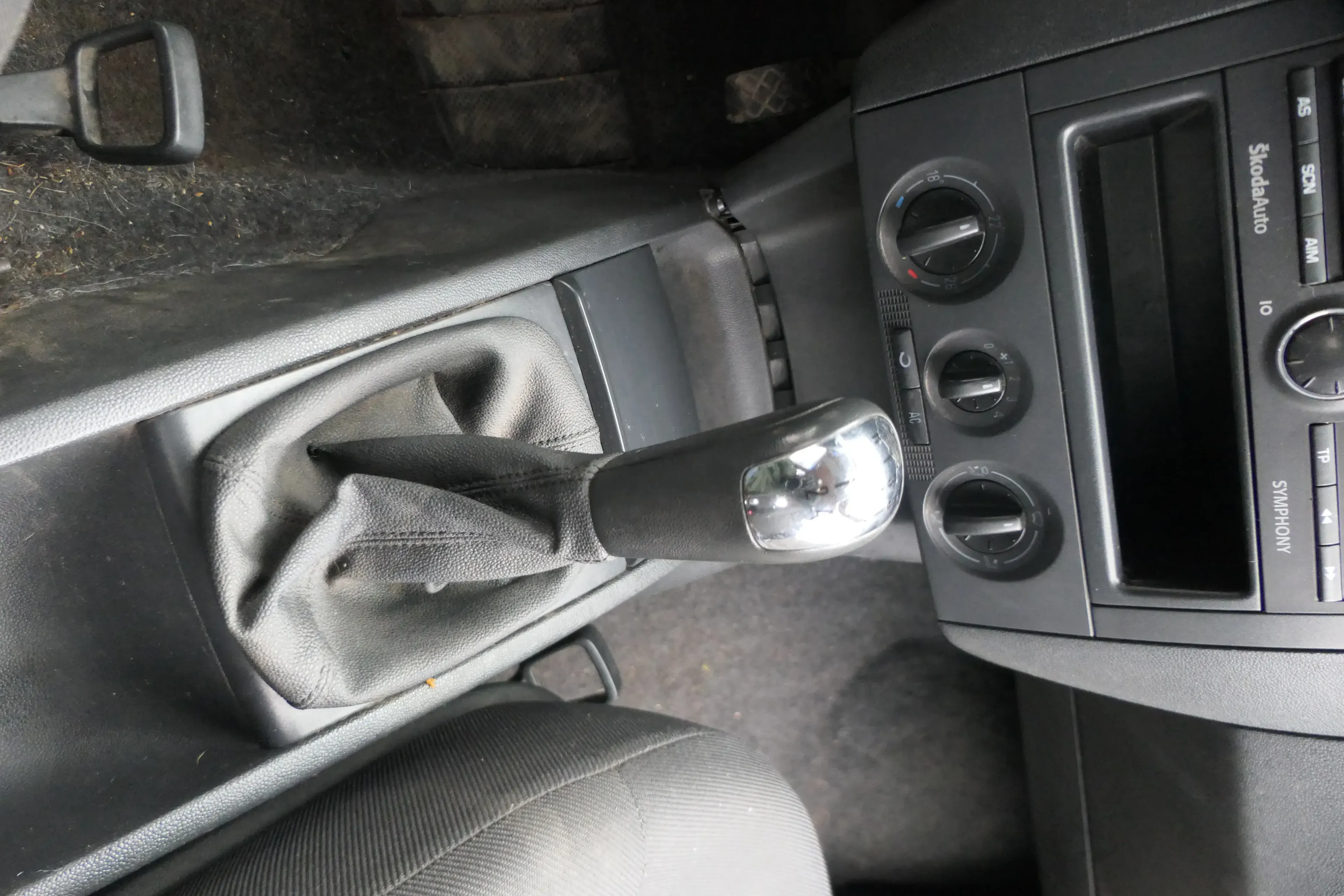 Skoda Fabia 6Y Schaltknauf Schaltsack Schaltung Schaltknauf 6Y0711113R - Bild 1