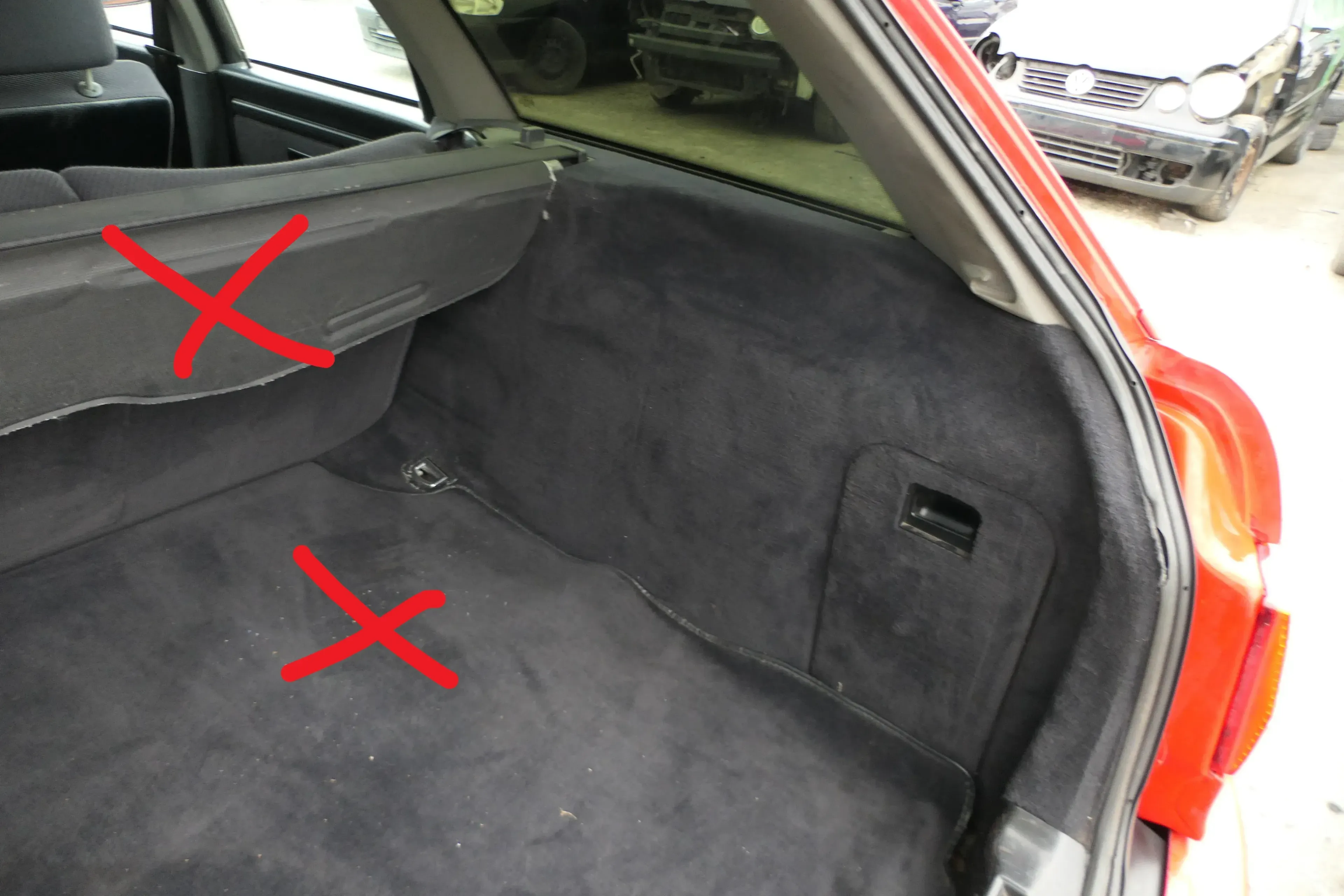 Audi 80 Abdeckung Verkleidung Kofferraum hinten rechts Seite 8A9863880B schwarz - Bild 1