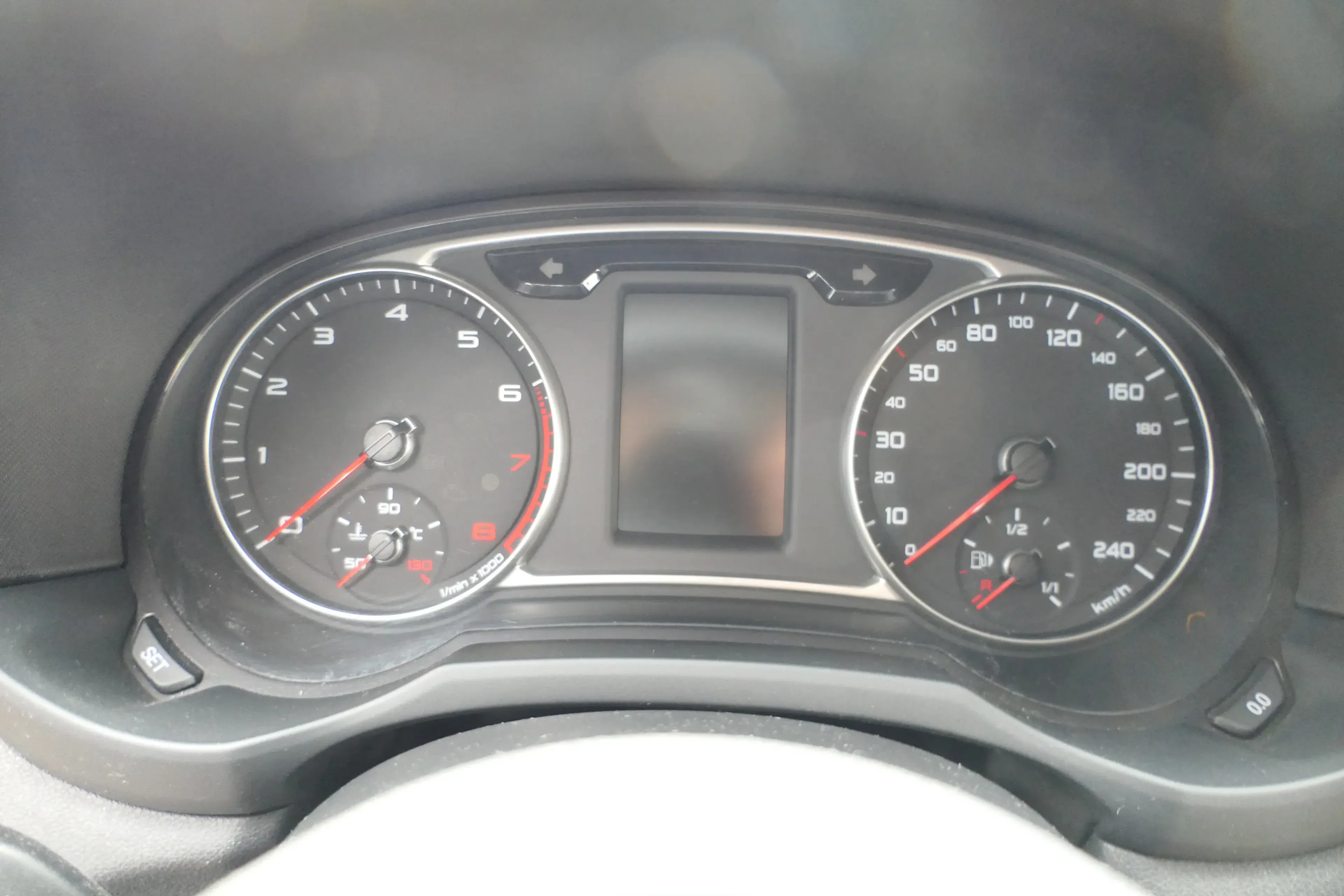 Audi A1 8X Tacho Tachometer Kombiinstrument 8X0920930C 122.304km - Bild 1