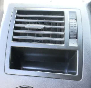 VW T5 Lüftungsdüse Düse Lüftung vorne links 7H1819203A 7E0819203H - Bild 1