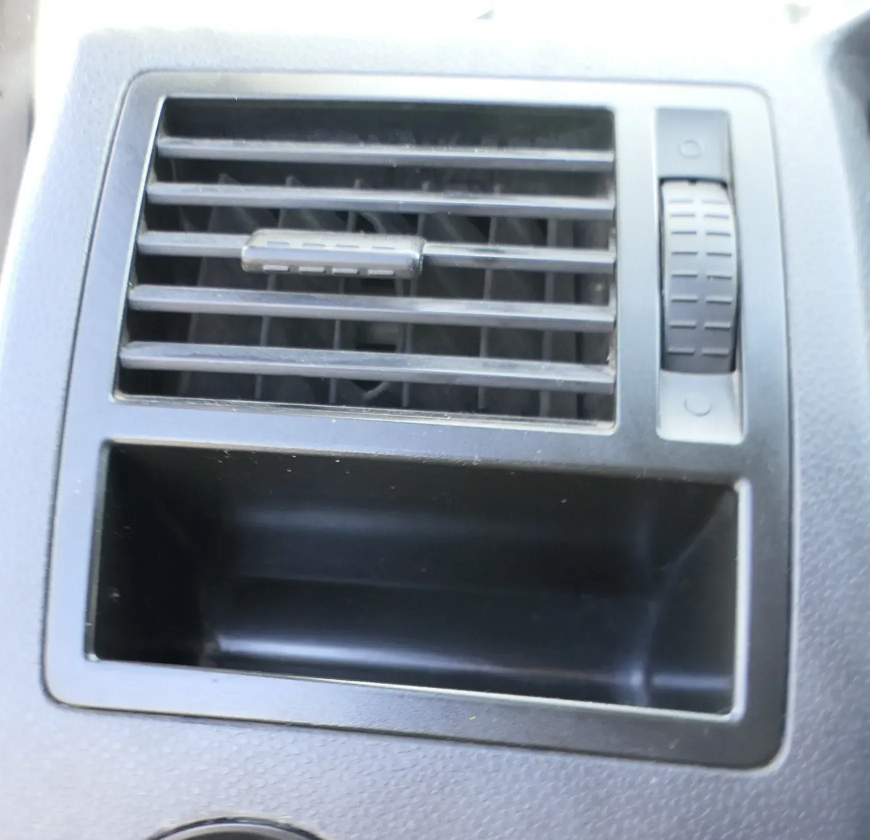 VW T5 Lüftungsdüse Düse Lüftung vorne links 7H1819203A 7E0819203H - Bild 1