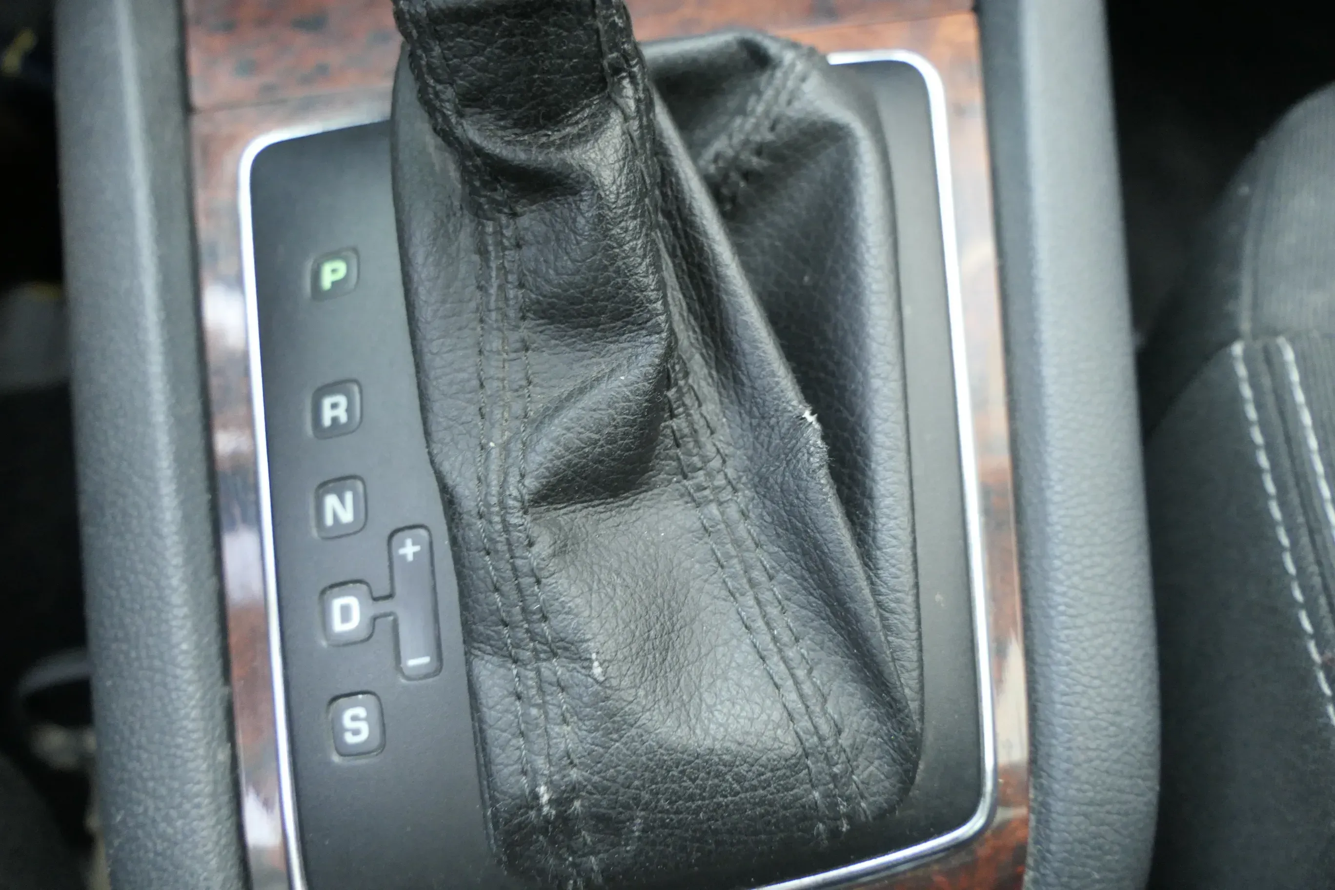 Skoda Octavia 1Z Abdeckung Schaltung Automatik mit Elektronik 1Z1713203D P R N D - Bild 1