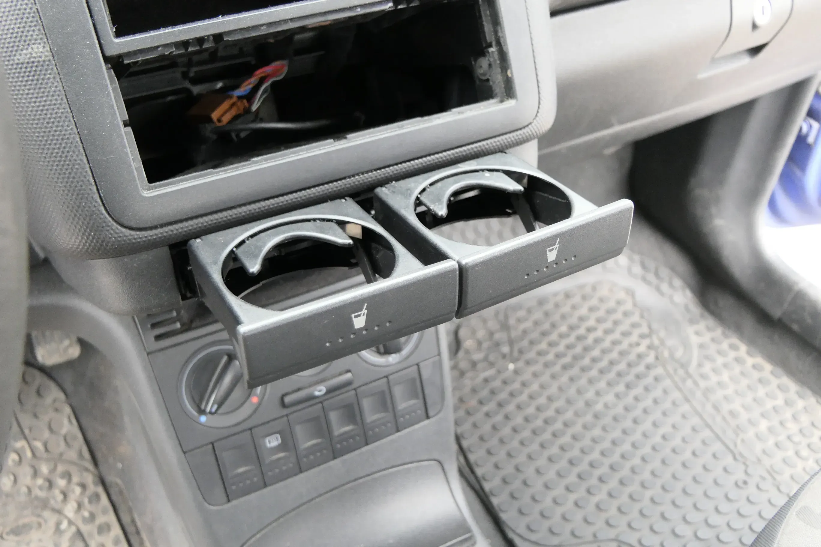 Seat Arosa VW Lupo Becherhalter Dosenhalter unten geschraubt schwarz 2 - Bild 1