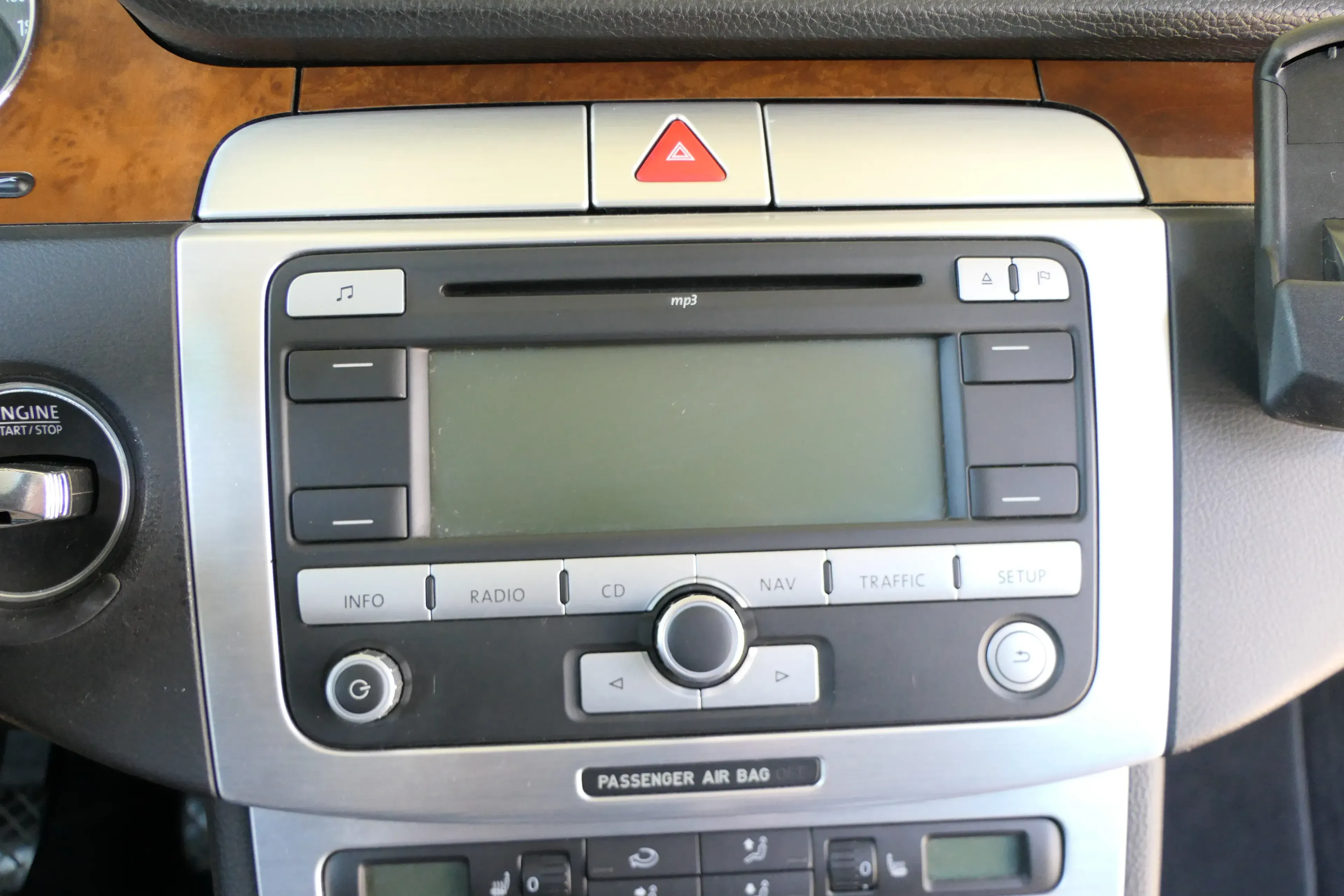 VW Passat 3C Mittelkonsole Verkleidung um Radio Klappe Abdeckung Dekor chrom alu - Bild 1
