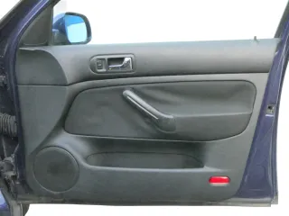 1x Golf 4 Bora Türverkleidung Verkleidung Tür vorne rechts 4/5-Türer schwarz - Bild 1