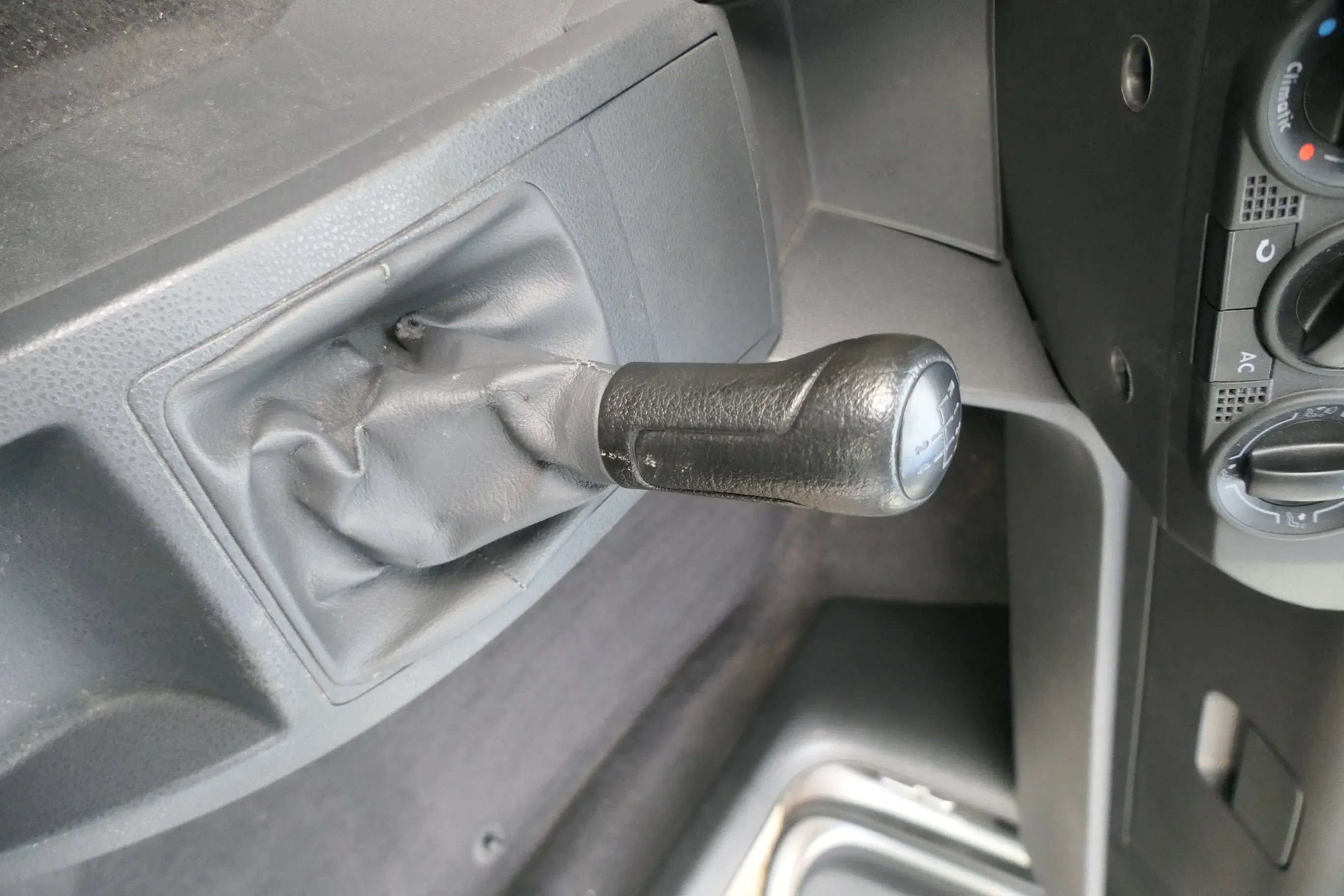 VW Polo 9N 9N3 Schaltknauf Schaltsack Schaltung 6Q1711113F schwarz - Bild 1