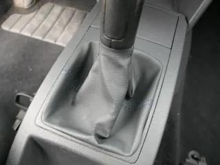 VW Polo 9N 9N3 Schaltknauf Schaltsack Schaltung 6Q1711113G Leder schwarz blaue - Bild 6