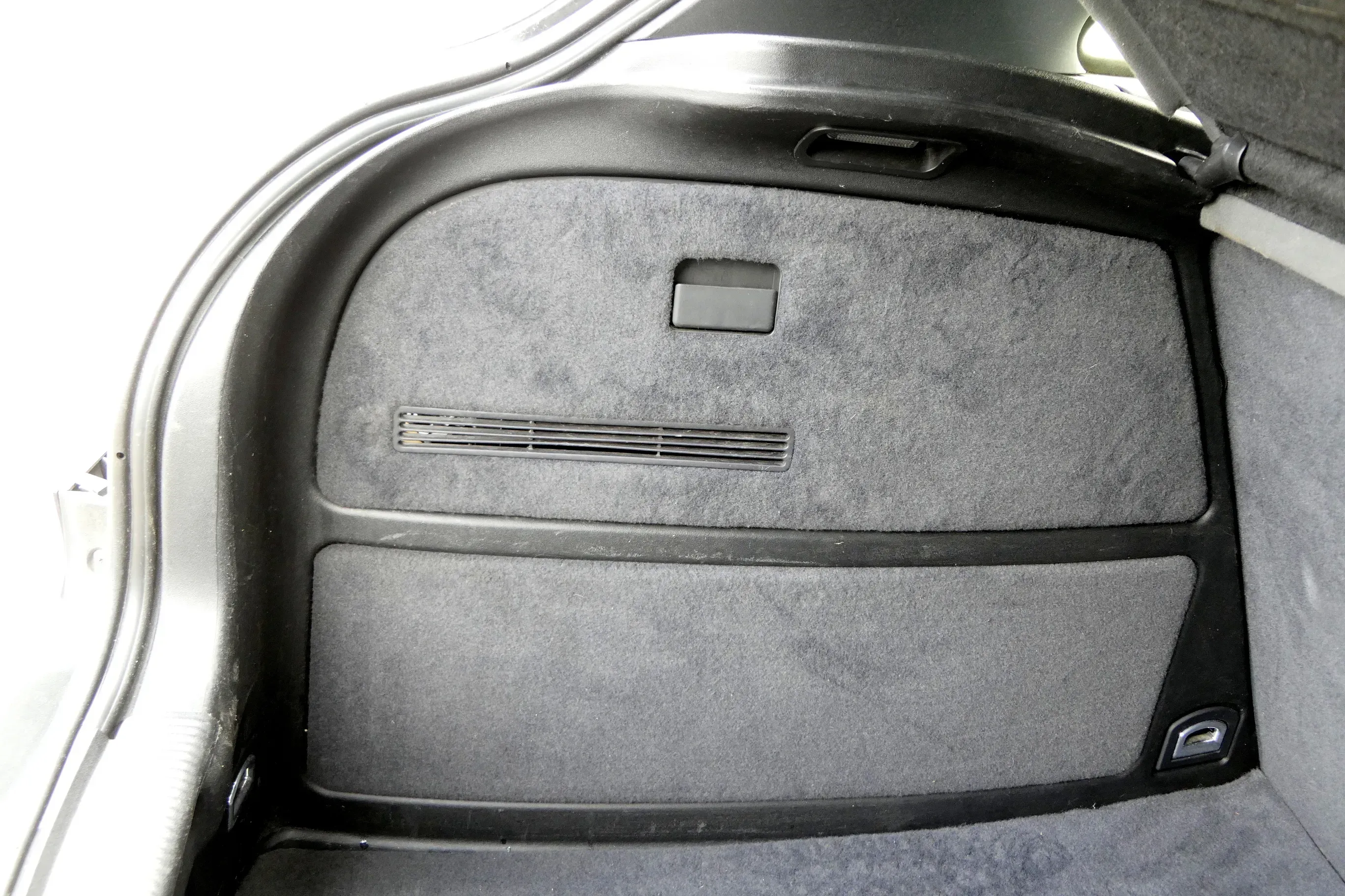 Audi A3 8L Abdeckung Verkleidung Kofferraum hinten links Seite 8L3863879B JKM - Bild 1