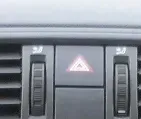 Fabia 5J Roo Warnblinker Relais Warnblinkerschalter Schalter Knopf 5J0953235A /E - Bild 1