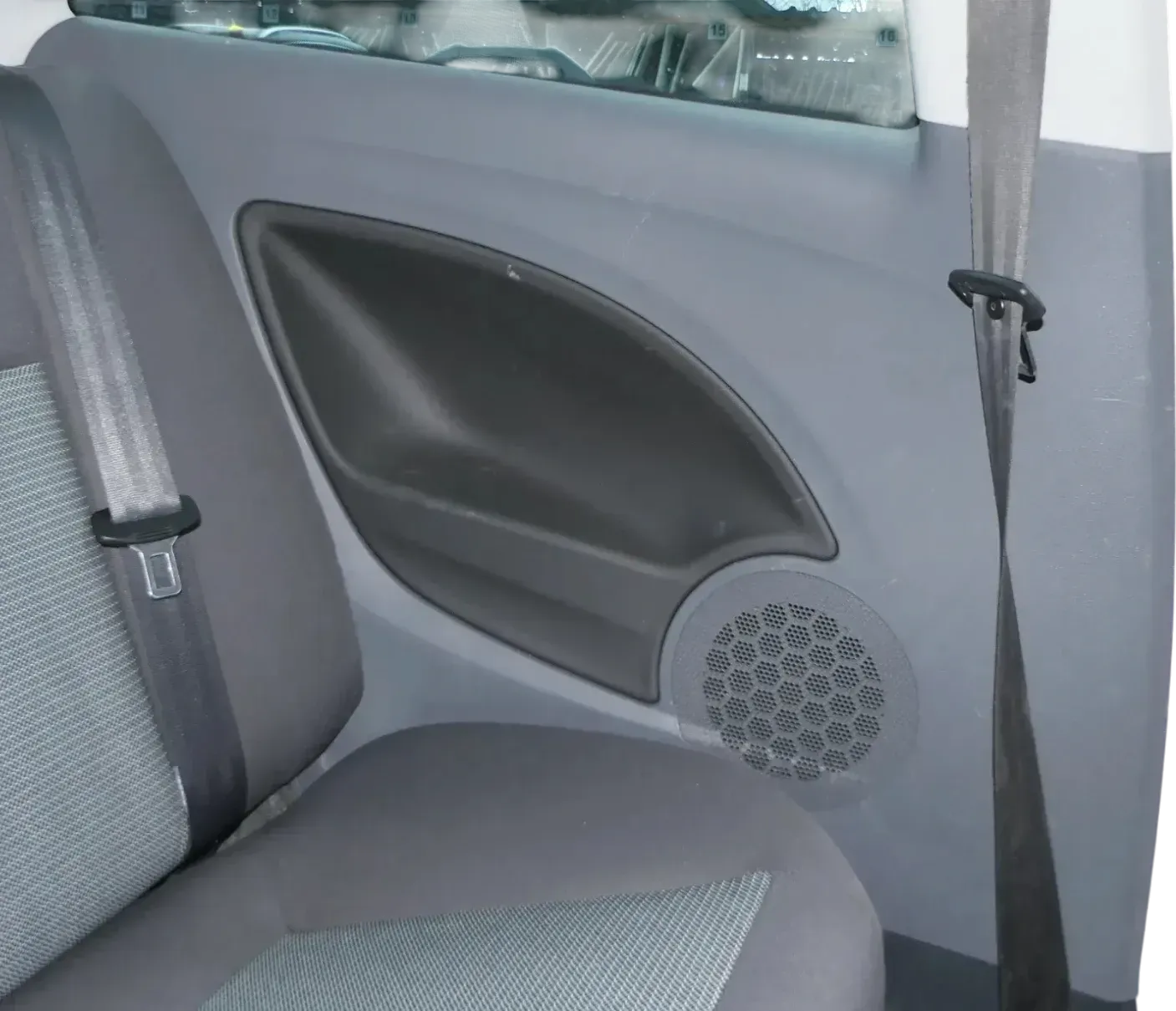 Seat Ibiza 6J Verkleidung hinten links 2/3-Türer Seite - schwarz / grau graphit - Bild 1