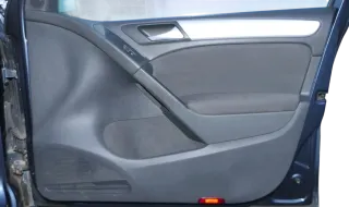 1x VW Golf 6 5K Türverkleidung Verkleidung Tür vorne rechts 4/5-Türer schwarz - Bild 1