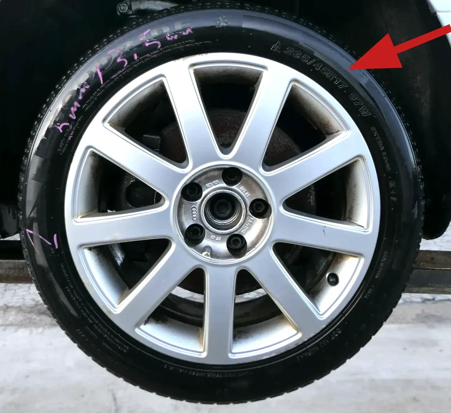 4x VW Golf 5 9N 6Y Reifen 235/45 R17 94V Allwetterreifen 2x ca5-7mm 2x 3,5-5mm - Bild 1