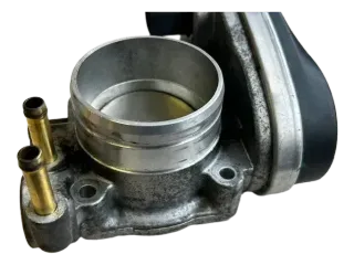 VW Golf 5 Touran Drosselklappe 06A133062AD 2,0 80kw BSX Gas Erdgas - Bild 1