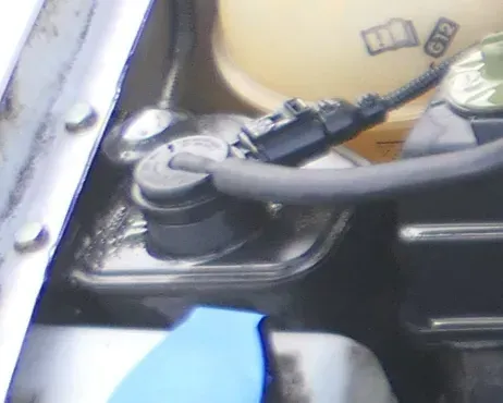 VW Golf Octavia Aktivkohlefilter Aktivkohlebehälter 1J0201801F Druckventil rund - Bild 1