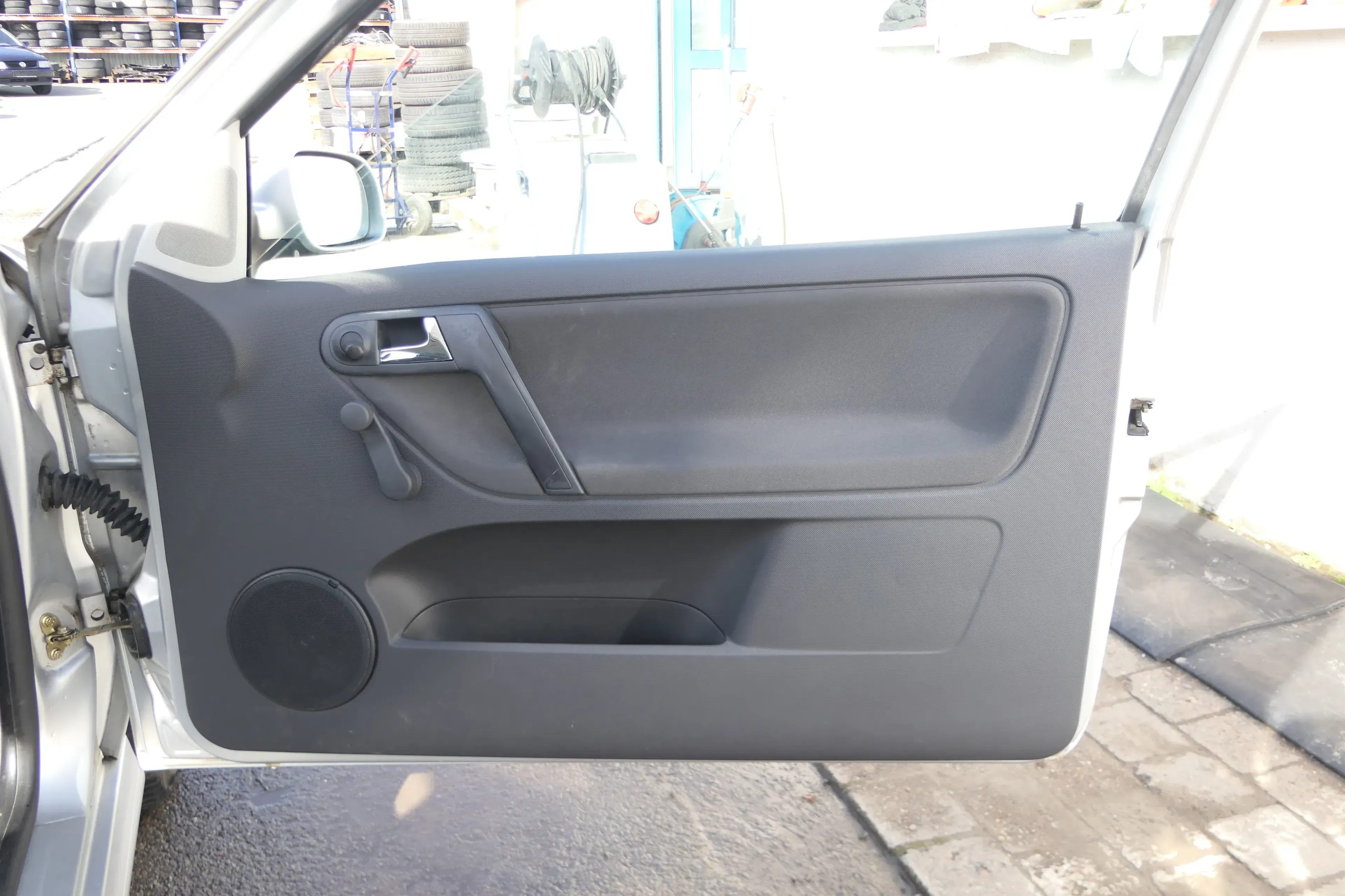 1x VW Polo 6N2 Türverkleidung Verkleidung Tür vorne rechts 2/3-Türer off-black - Bild 1