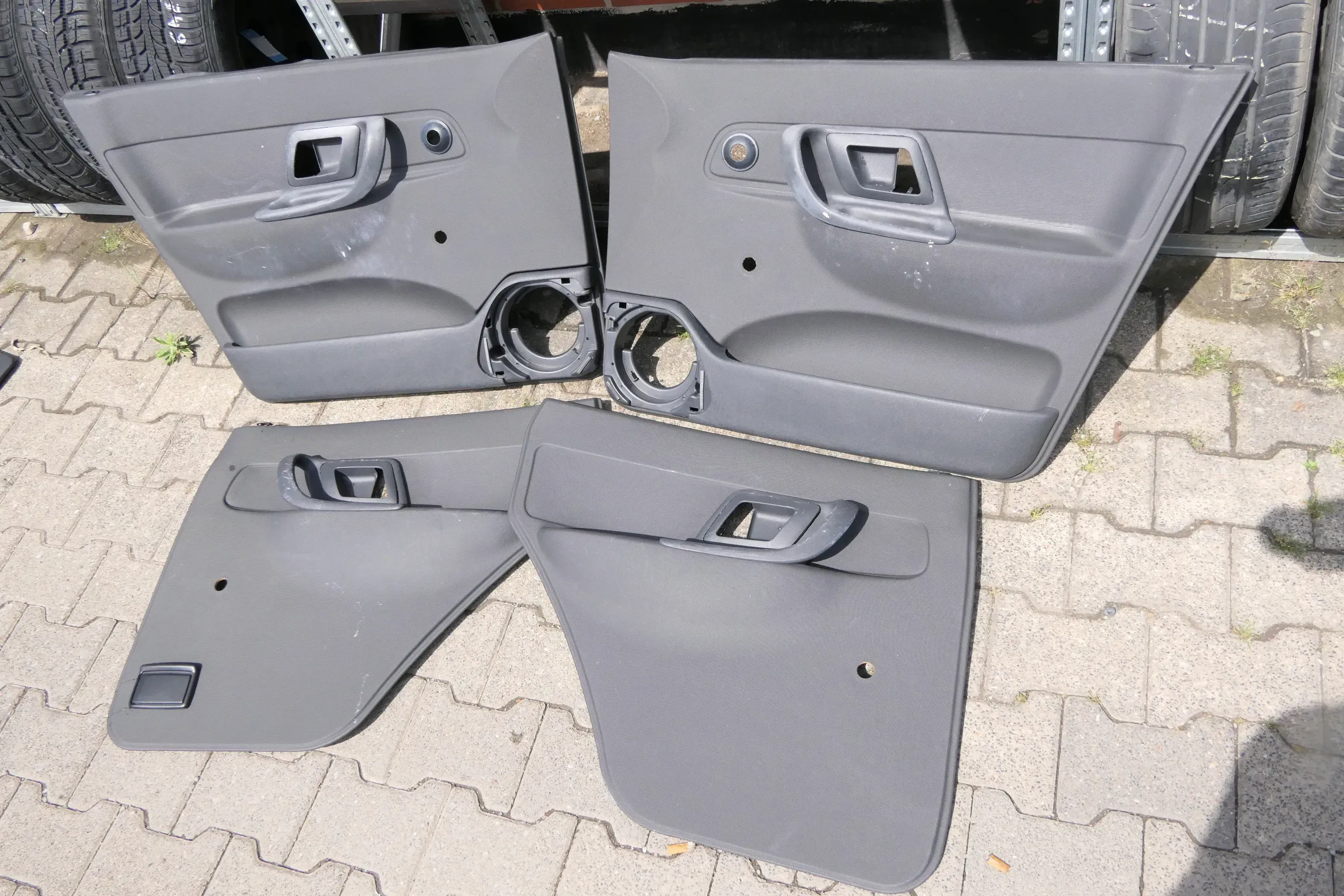 VW Polo Kombi ab Bj.2000 Türverkleidung Verkleidung Tür vorne links hinten - Bild 1