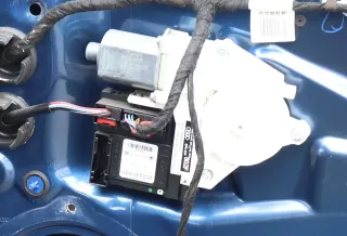 Audi A3 8P ektrischer Fensterheber Motor vorne rechts 8P0959802H 8P0959802G - Bild 1