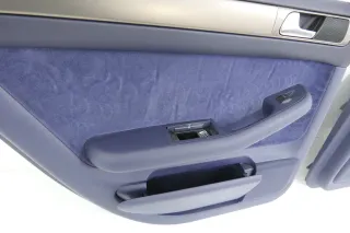 Audi A6 4B Türverkleidung Verkleidung Tür hinten links + rechts blau Velour - Bild 2