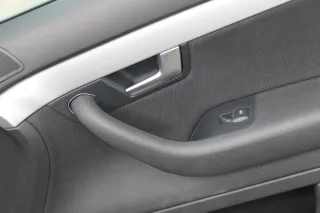 1x A4 8E B7 Türverkleidung Verkleidung Tür vorne rechts soul schwarz - Bild 2
