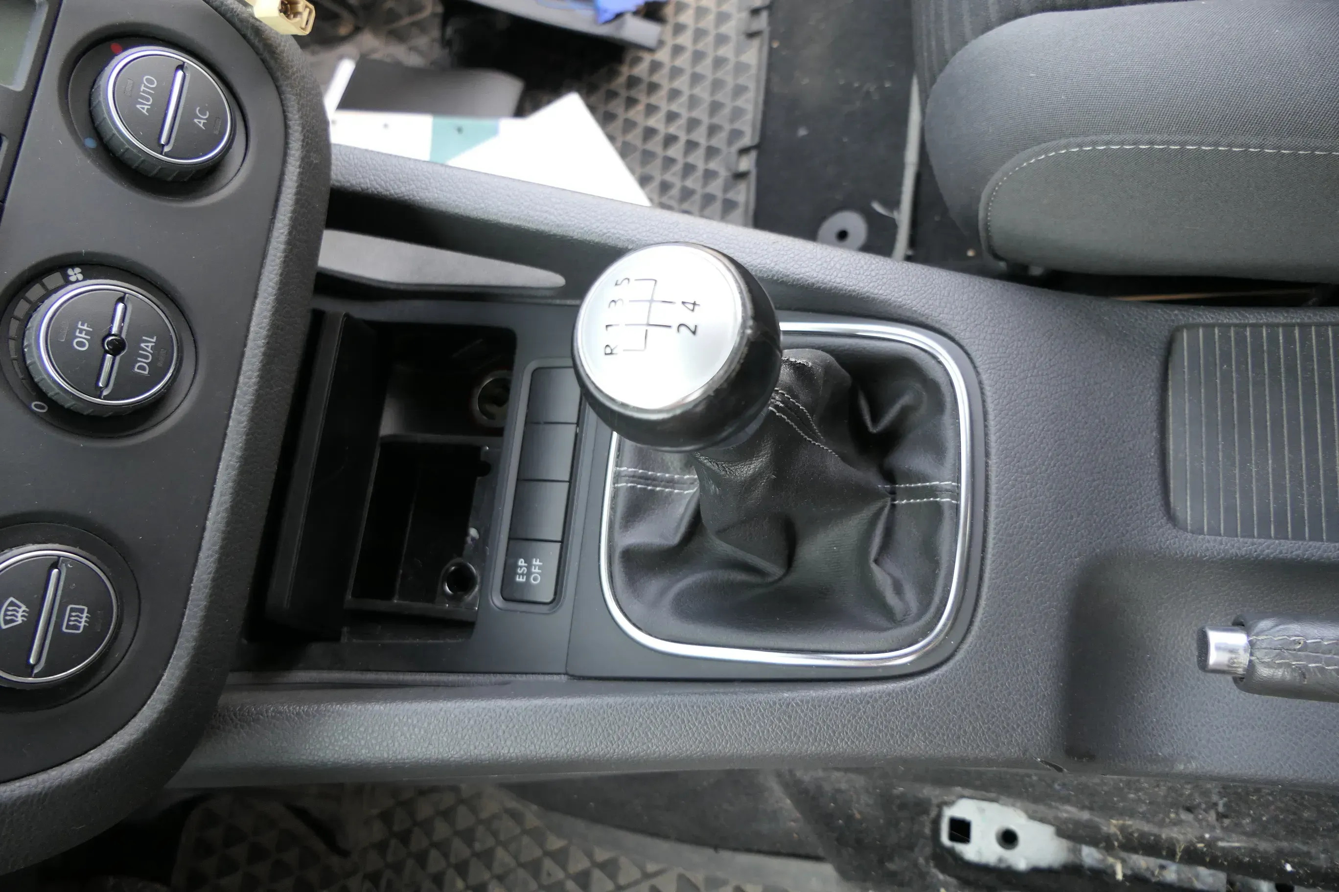 VW Golf 5 Schaltknauf Schaltsack Schaltknüppel Leder 5Gang 1k0711113CF United - Bild 1