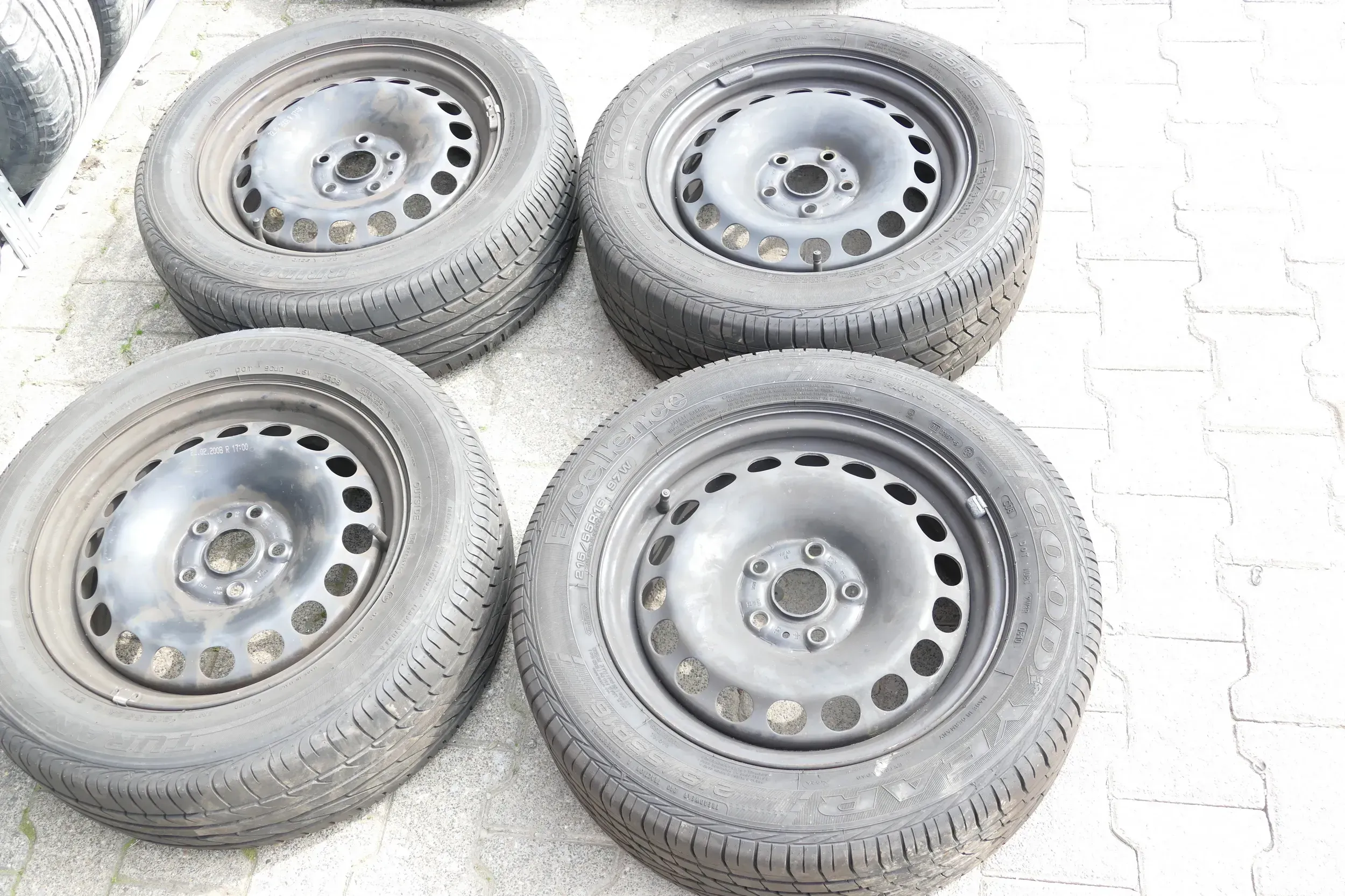 Passat 3C Sommer Reifen 215/55 R16 95H Felgen 6,5j x16H2 ET42  5mm - Bild 1